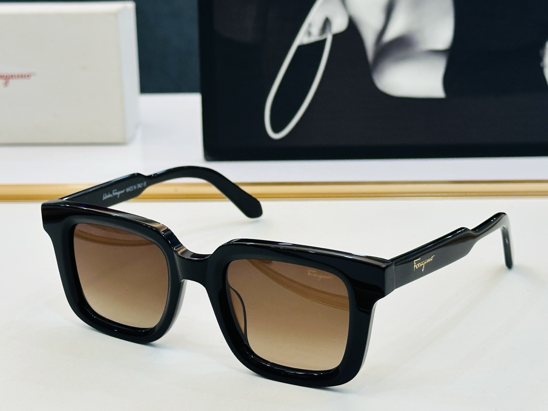 菲拉家 全新设计 SF1021 Size：48口23-145悠闲 每付都精心制作 👍👍非常独特 C标志镜