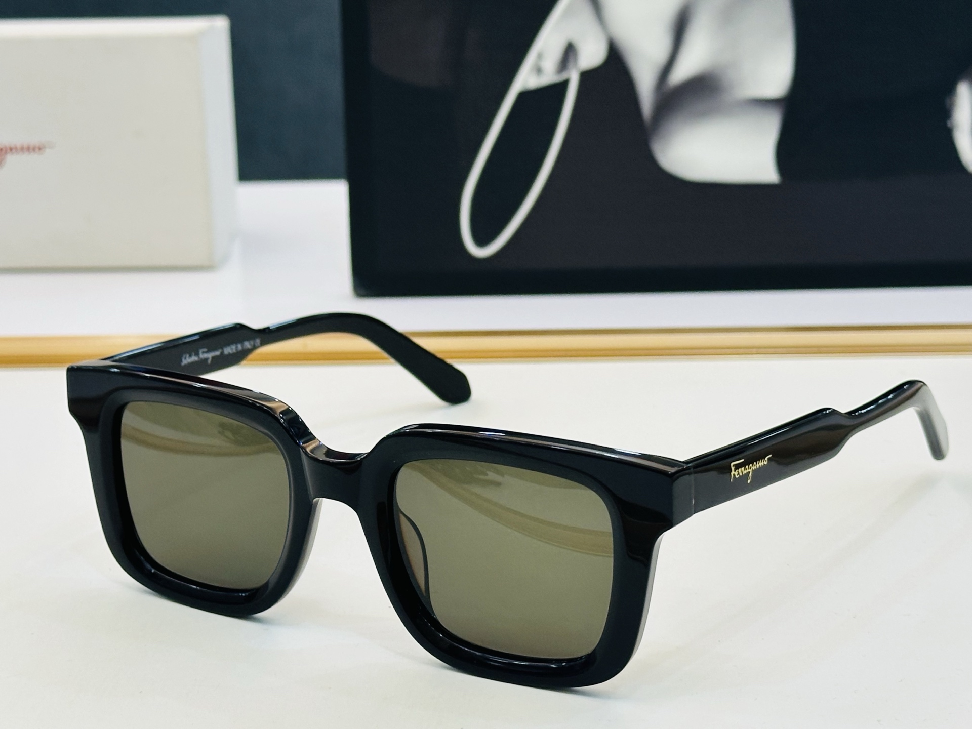 菲拉家 全新设计 SF1021 Size：48口23-145悠闲 每付都精心制作 👍👍非常独特 C标志镜