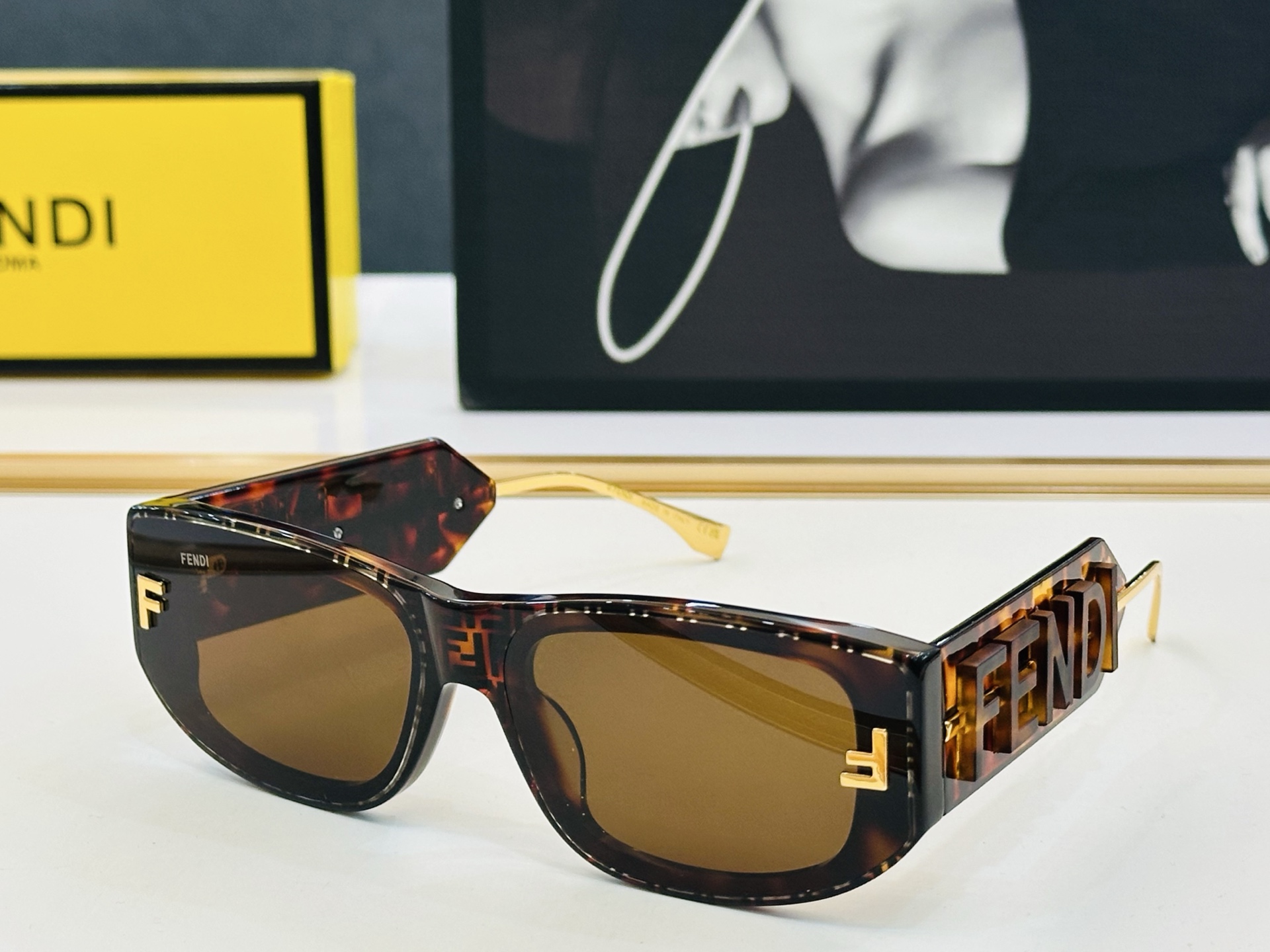 🔥新款FEND* FE4090 Size：55口20-145 🎁芬家 😀👏时尚经典 K太阳镜