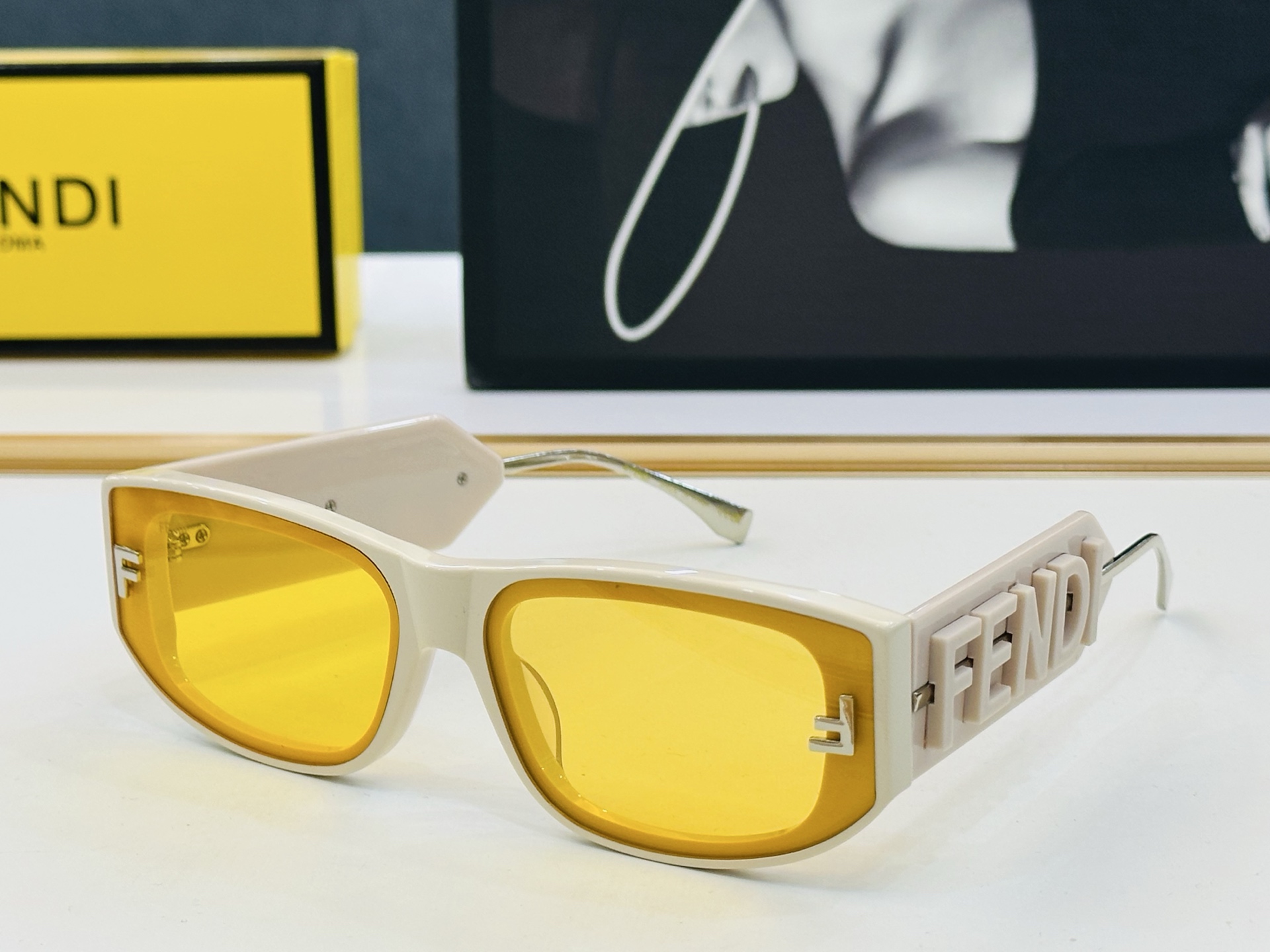 🔥新款FEND* FE4090 Size：55口20-145 🎁芬家 😀👏时尚经典 K太阳镜