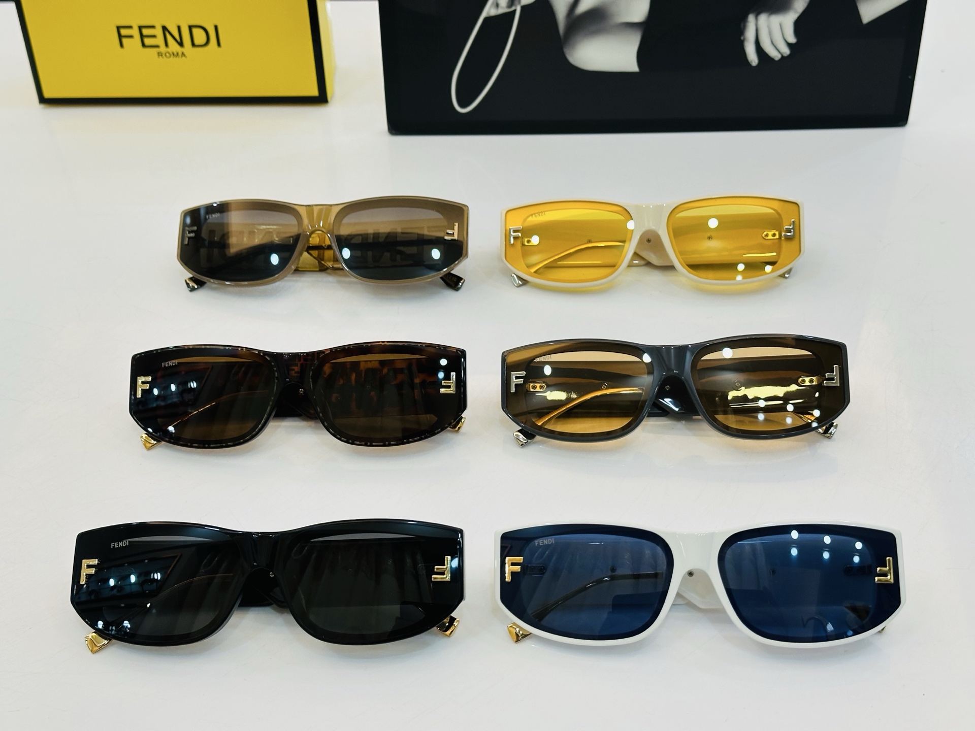 🔥新款FEND* FE4090 Size：55口20-145 🎁芬家 😀👏时尚经典 K太阳镜