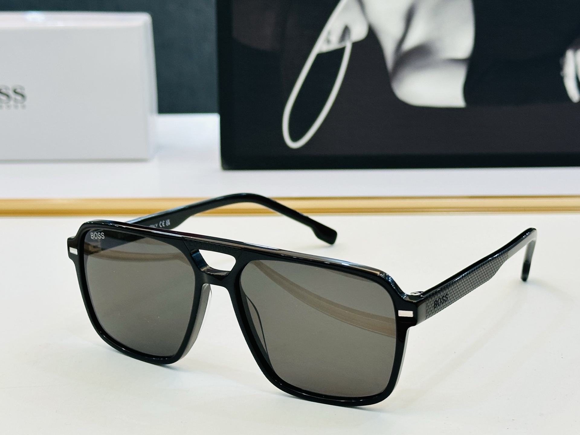 🆕 BOSS 1766/S Size：56口15-150 🕶🕶💋💋👣👣 不挑脸 🍁经典不过时框型 品质优