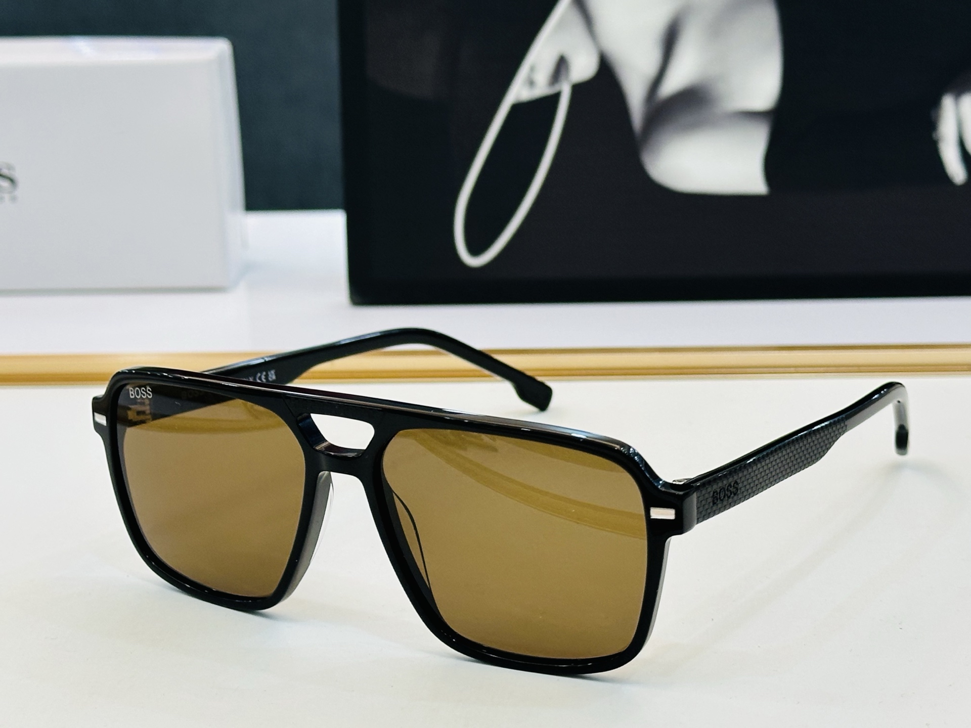 🆕 BOSS 1766/S Size：56口15-150 🕶🕶💋💋👣👣 不挑脸 🍁经典不过时框型 品质优