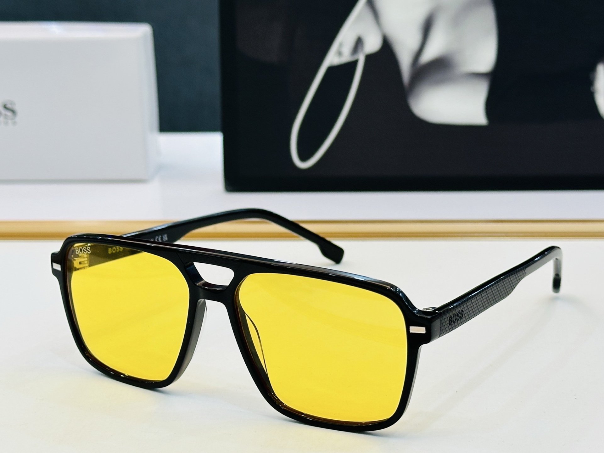 🆕 BOSS 1766/S Size：56口15-150 🕶🕶💋💋👣👣 不挑脸 🍁经典不过时框型 品质优