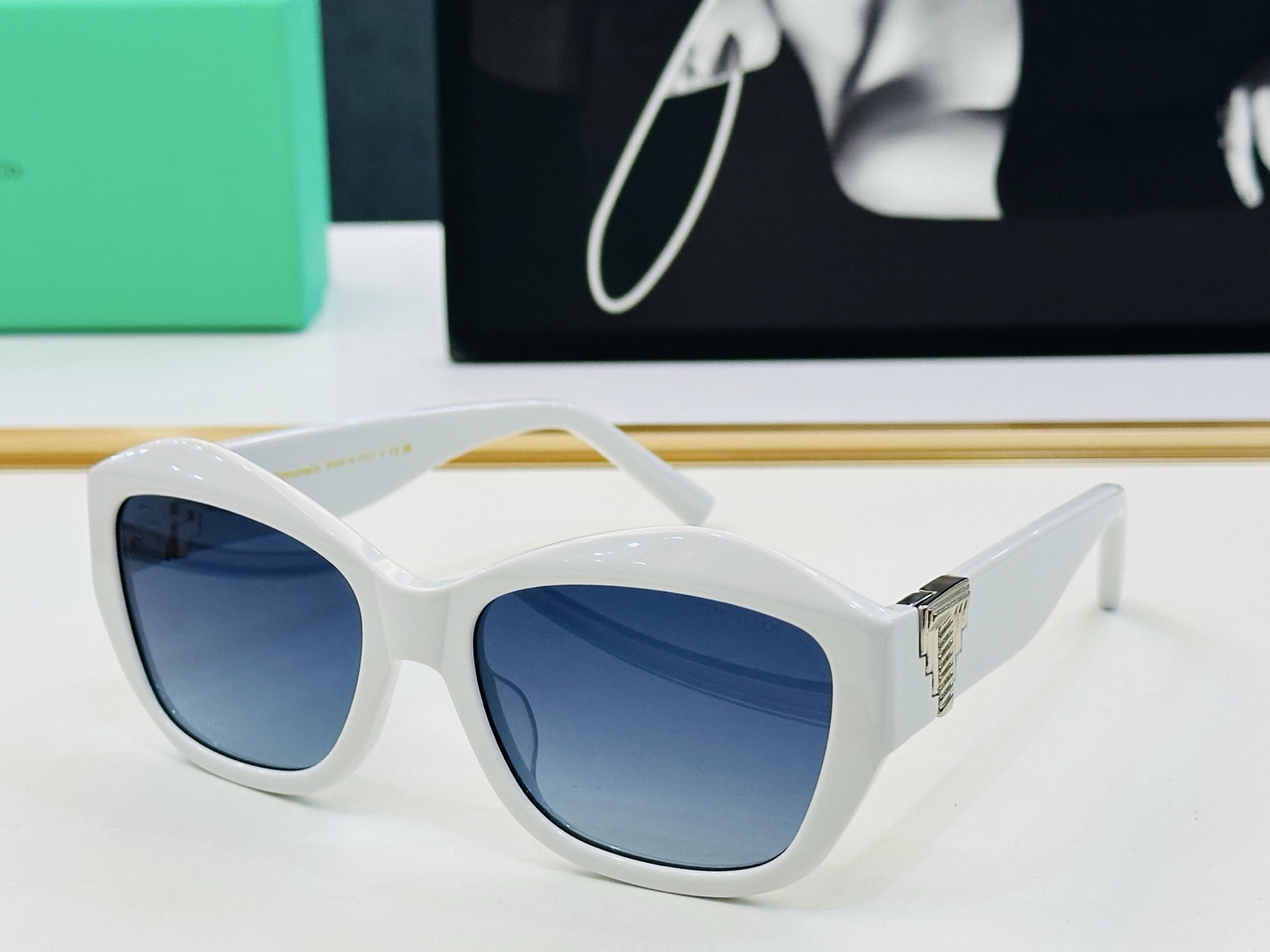 蒂芙家 Tiffany & CO. TF4233U Size：58口19-135 时尚太阳镜架 👍b多色