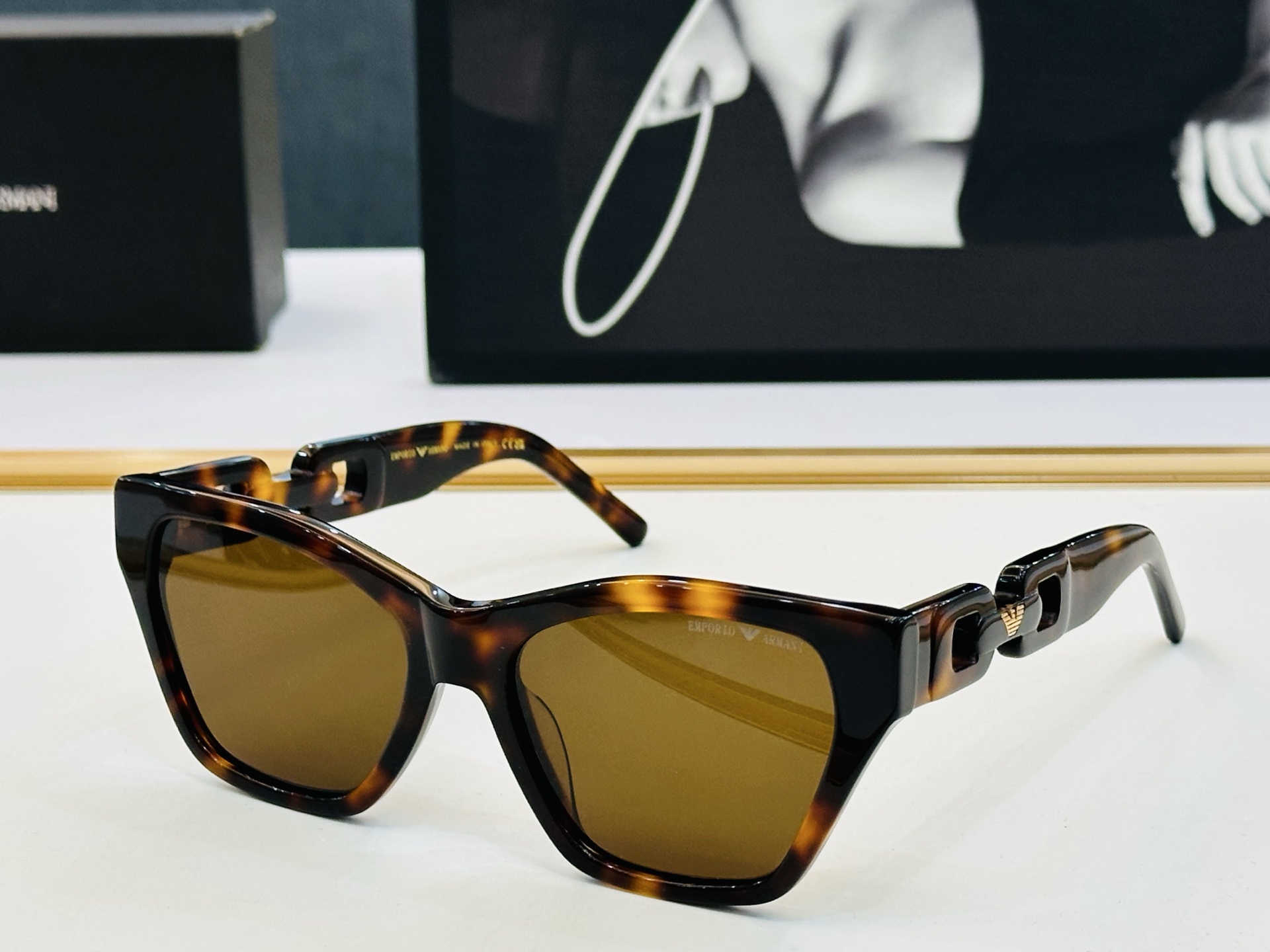 新款 阿马尼 EA4203U Size：56口18-147 📢📢👏高品质 bm太阳镜