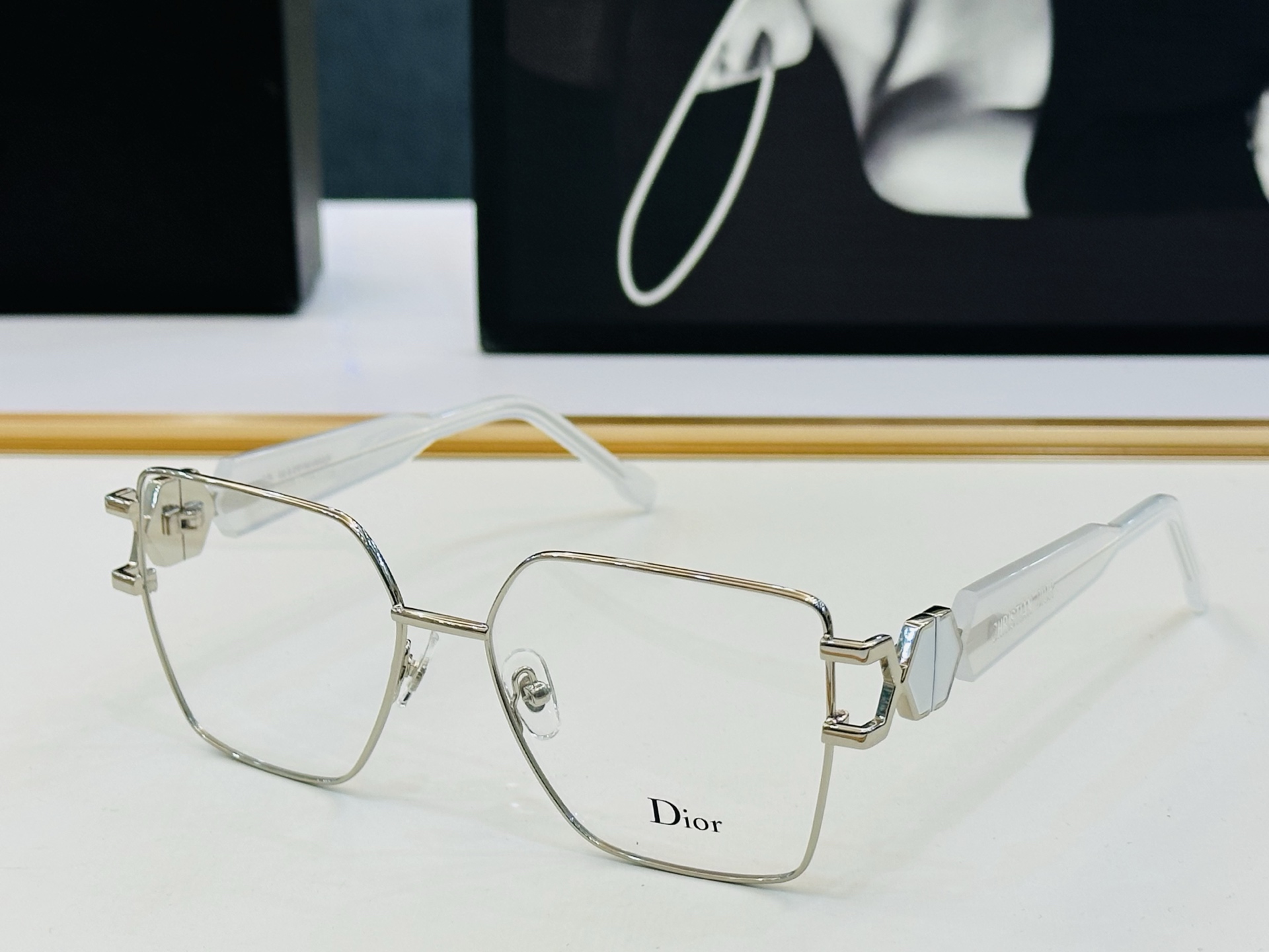 推荐 Dio* 迪家 VPS Size：55口16-140 时尚达人超爱💞 L时尚百搭 配光架