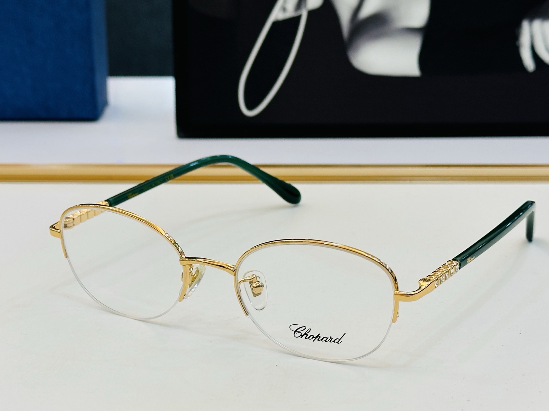 原版 ChoPard肖邦 MODEL: SCHG976 Size：54口20-145 以现代时尚的设计风