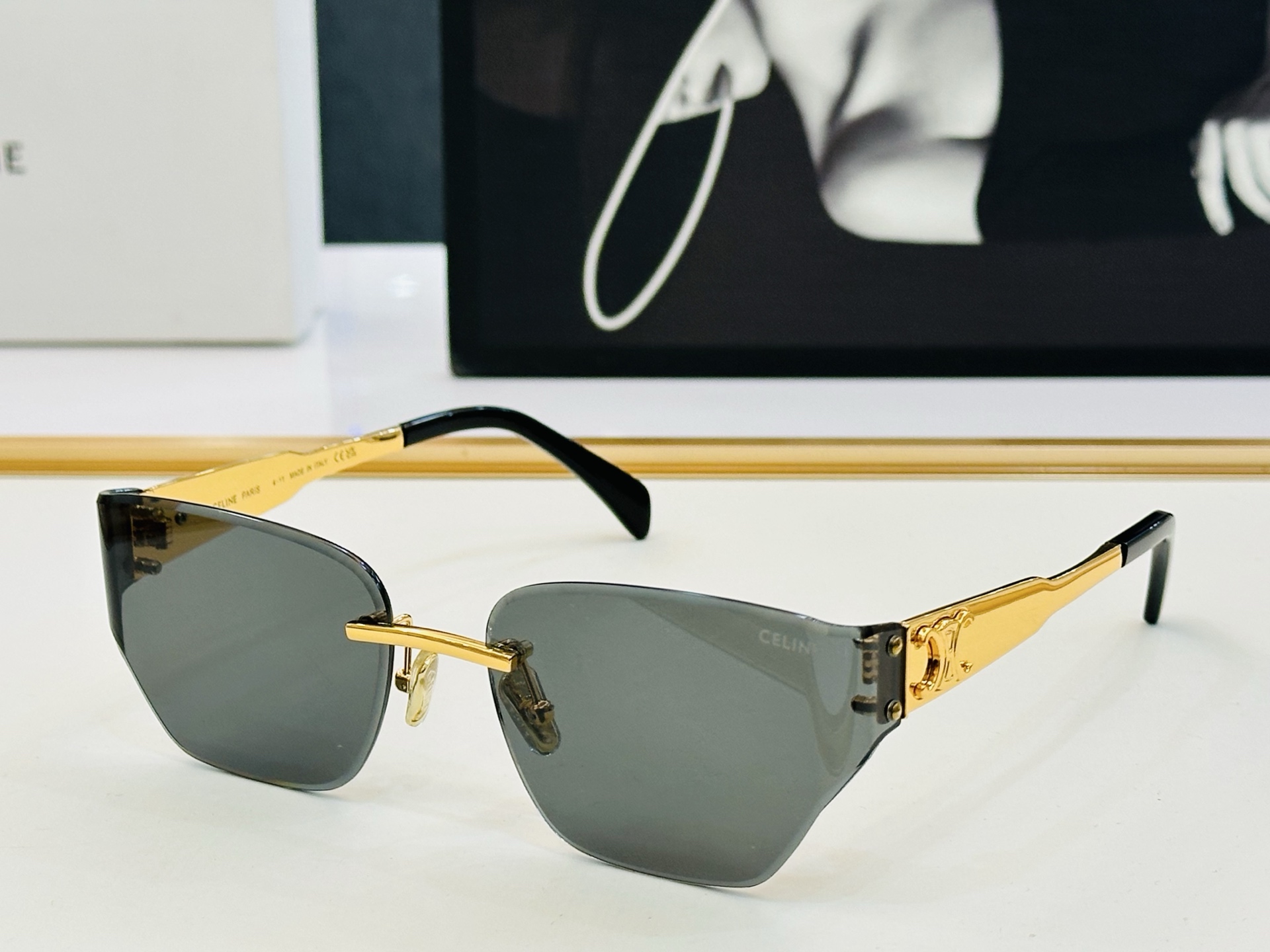 【CELINE】赛琳 CL42135 Size：63口18-143 一直热销的款式，欧美风 光泽度好 Y