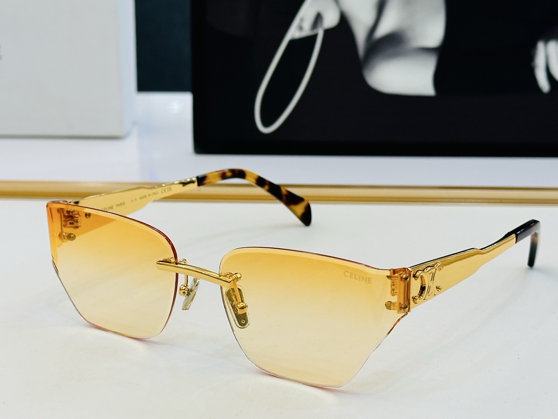 【CELINE】赛琳 CL42135 Size：63口18-143 一直热销的款式，欧美风 光泽度好 Y