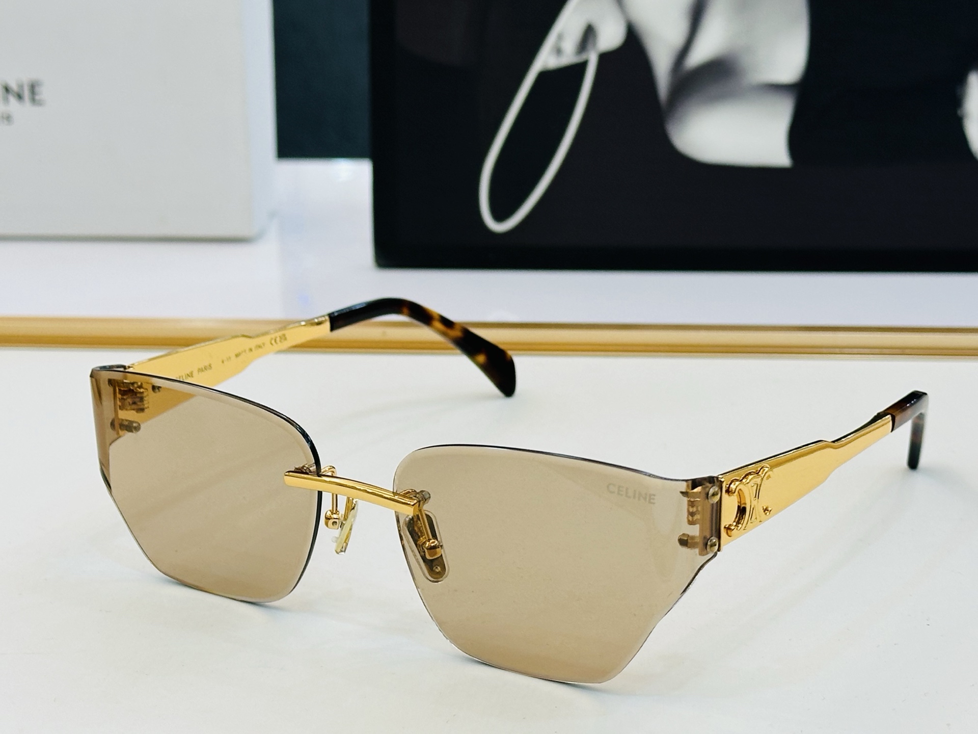 【CELINE】赛琳 CL42135 Size：63口18-143 一直热销的款式，欧美风 光泽度好 Y