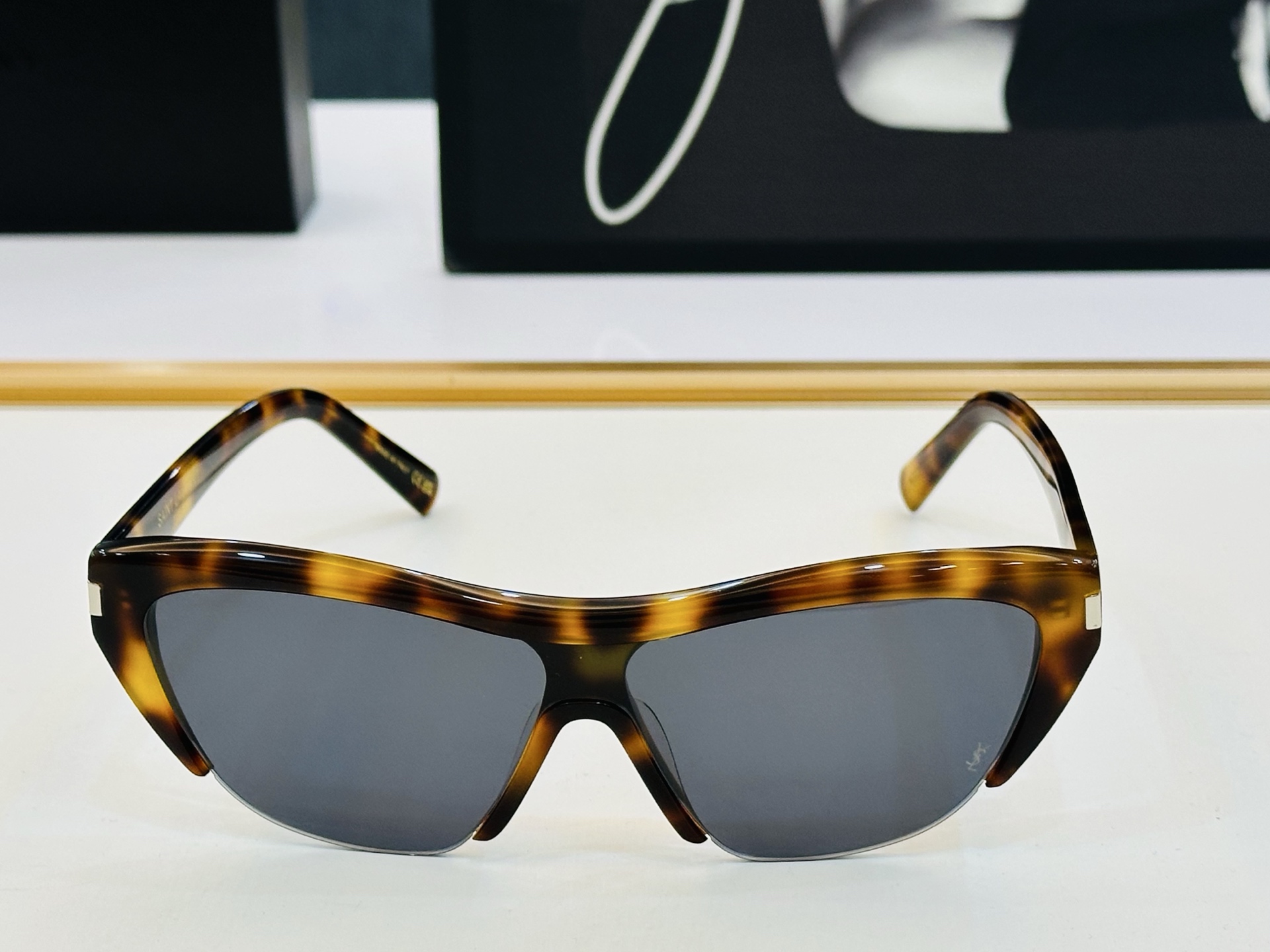 网红爆款 圣罗兰💫SL M704 💫Size：59口11-142 板材框设计 💎❤️Y俏皮甜美质感超好 