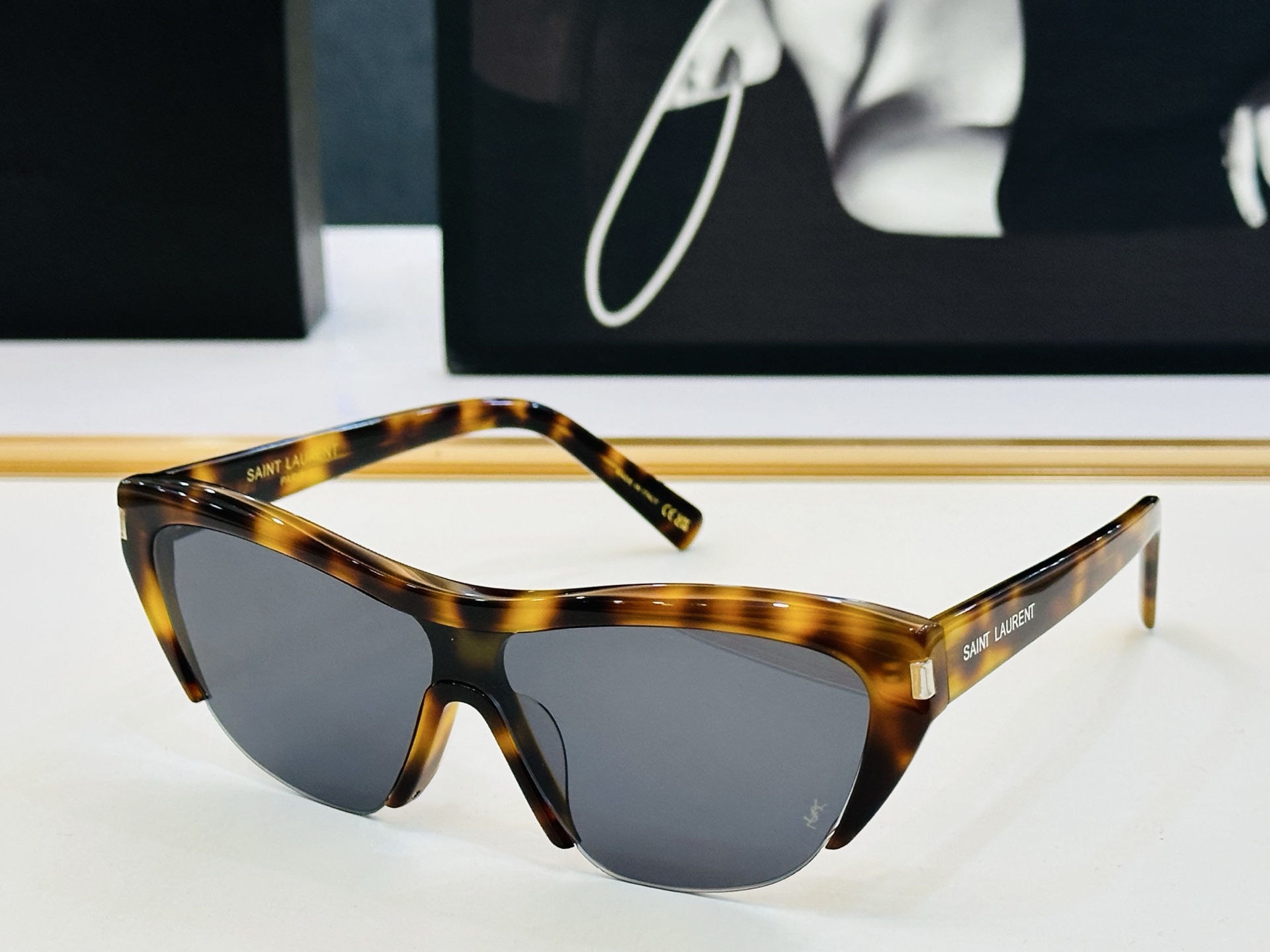 网红爆款 圣罗兰💫SL M704 💫Size：59口11-142 板材框设计 💎❤️Y俏皮甜美质感超好 