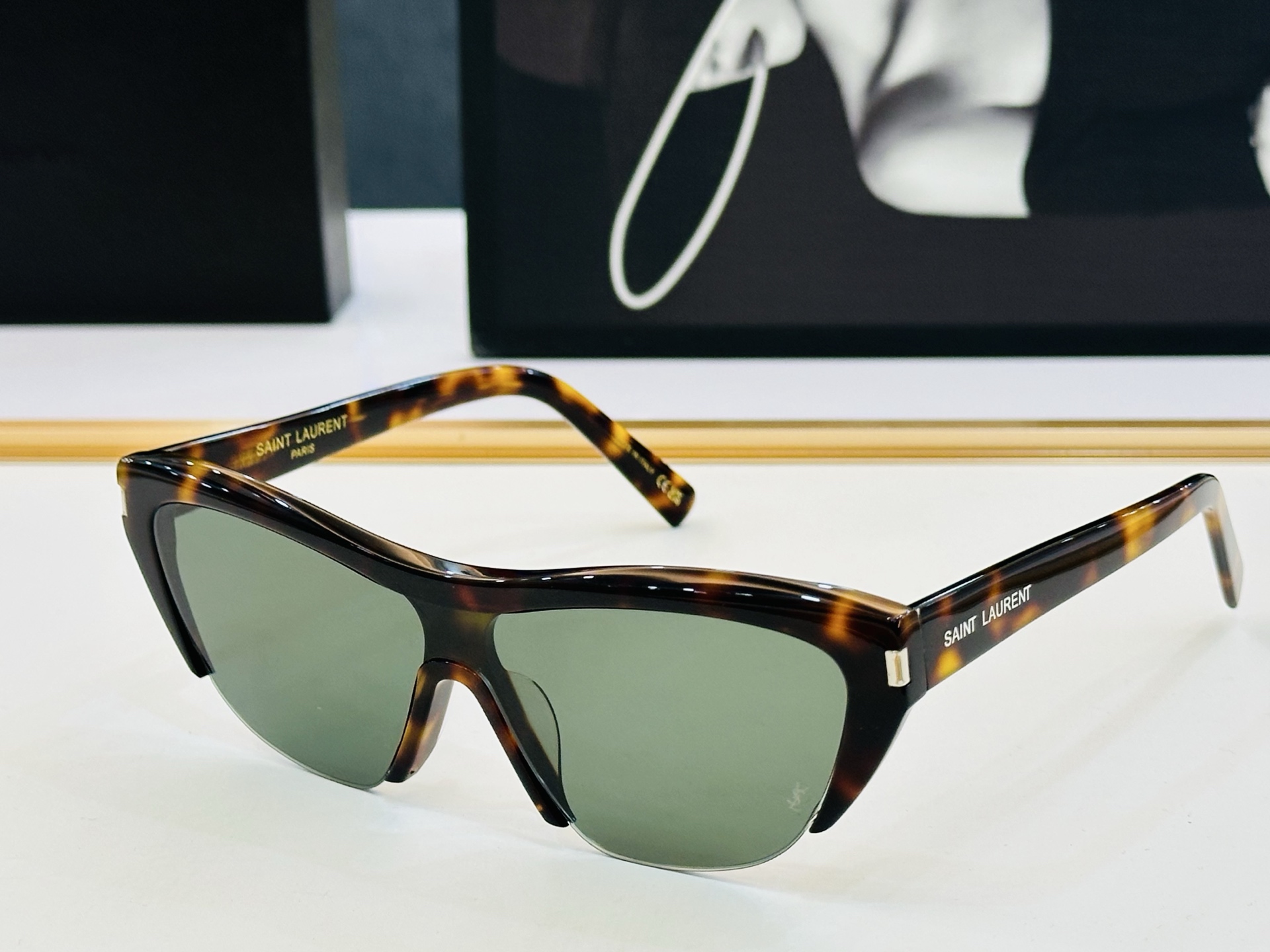 网红爆款 圣罗兰💫SL M704 💫Size：59口11-142 板材框设计 💎❤️Y俏皮甜美质感超好 