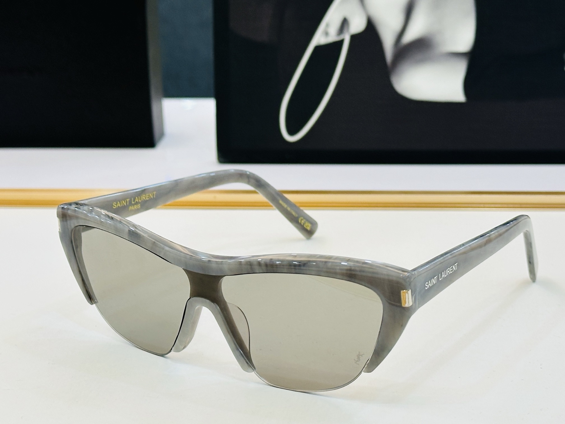 网红爆款 圣罗兰💫SL M704 💫Size：59口11-142 板材框设计 💎❤️Y俏皮甜美质感超好 