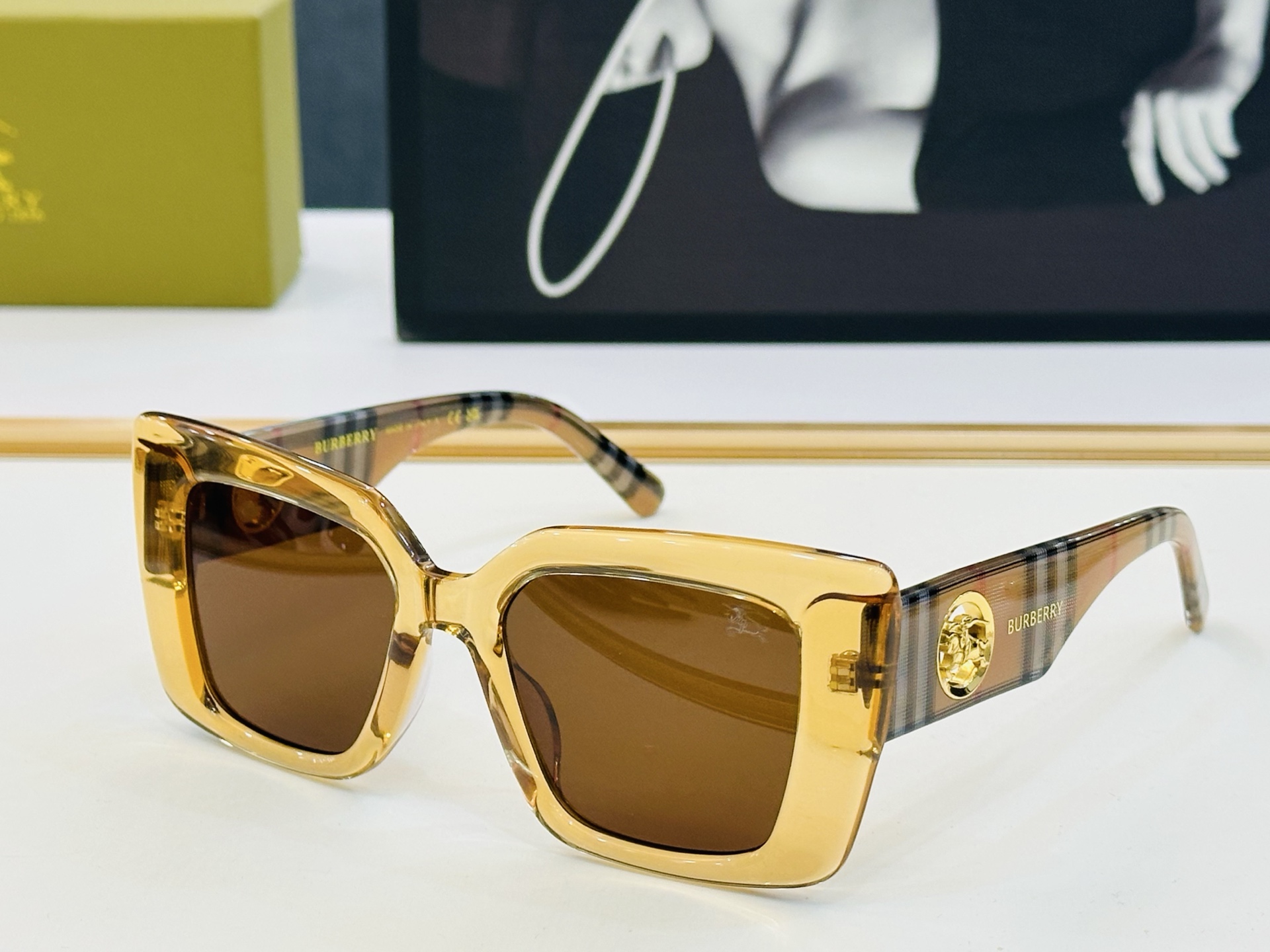 高品质✨BURBERR*✨ 巴家 B5880 Size：52口20-145 女款太阳眼镜[得意]🌲🌲 b