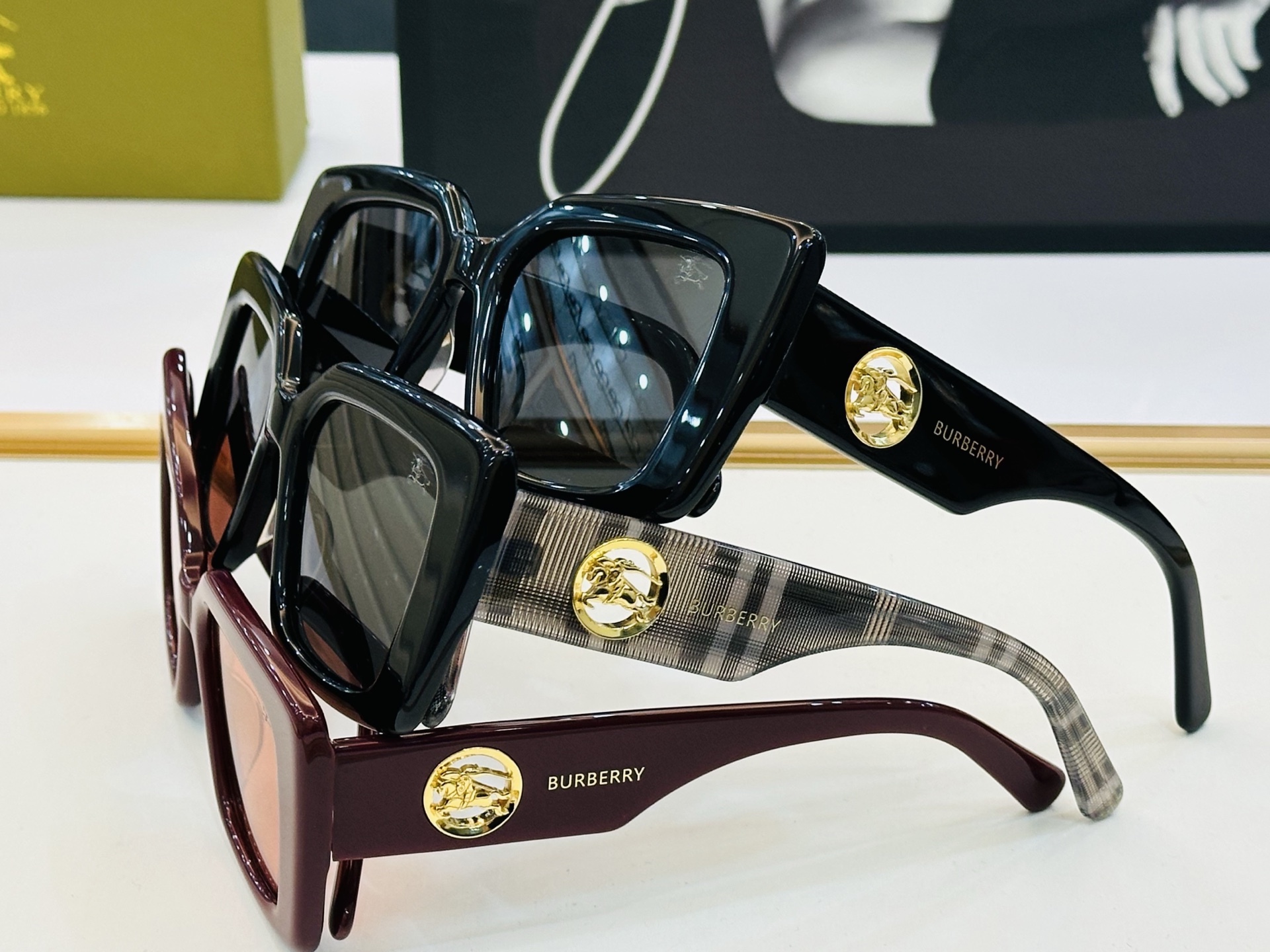 高品质✨BURBERR*✨ 巴家 B5880 Size：52口20-145 女款太阳眼镜[得意]🌲🌲 b