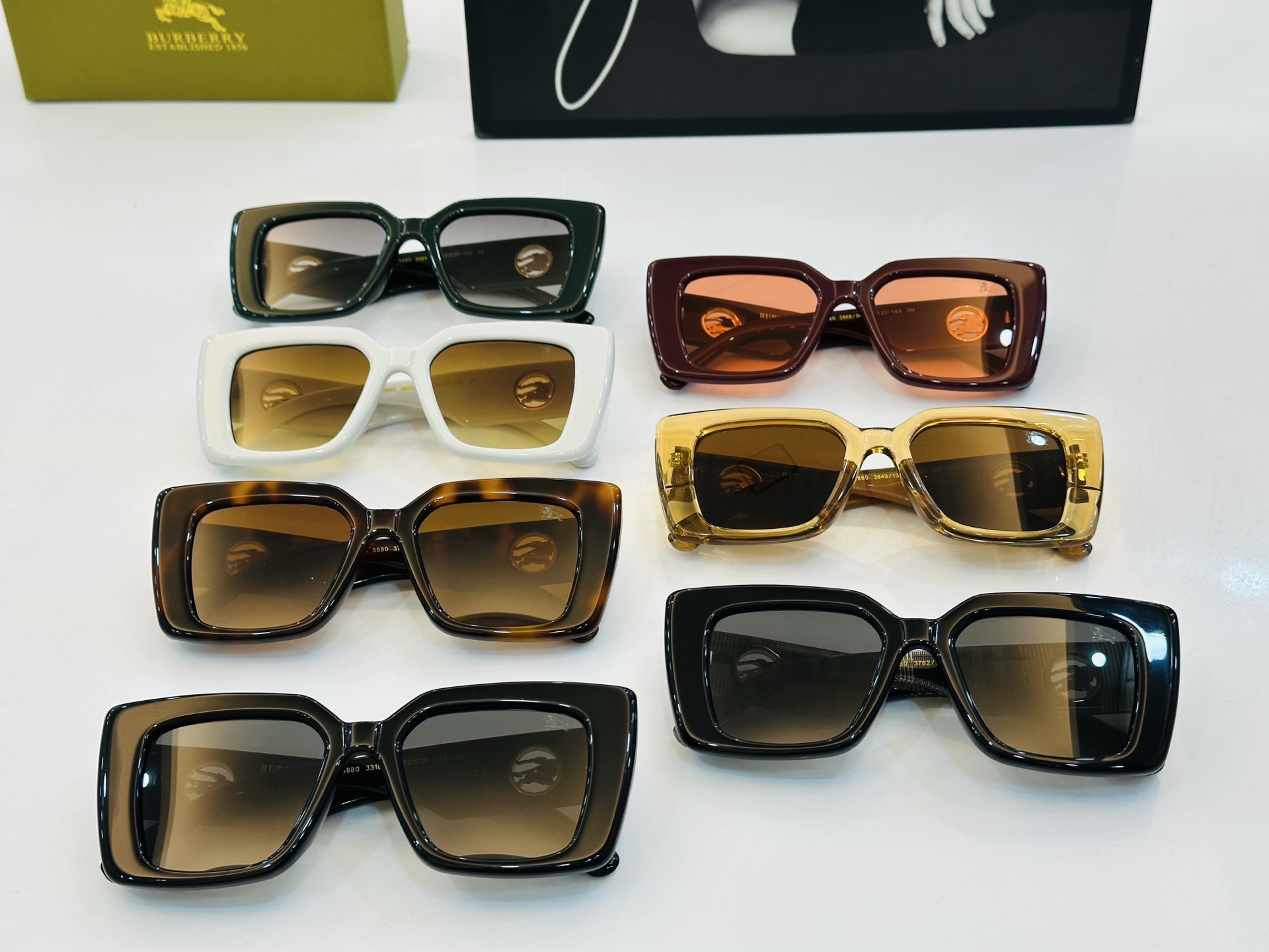 高品质✨BURBERR*✨ 巴家 B5880 Size：52口20-145 女款太阳眼镜[得意]🌲🌲 b