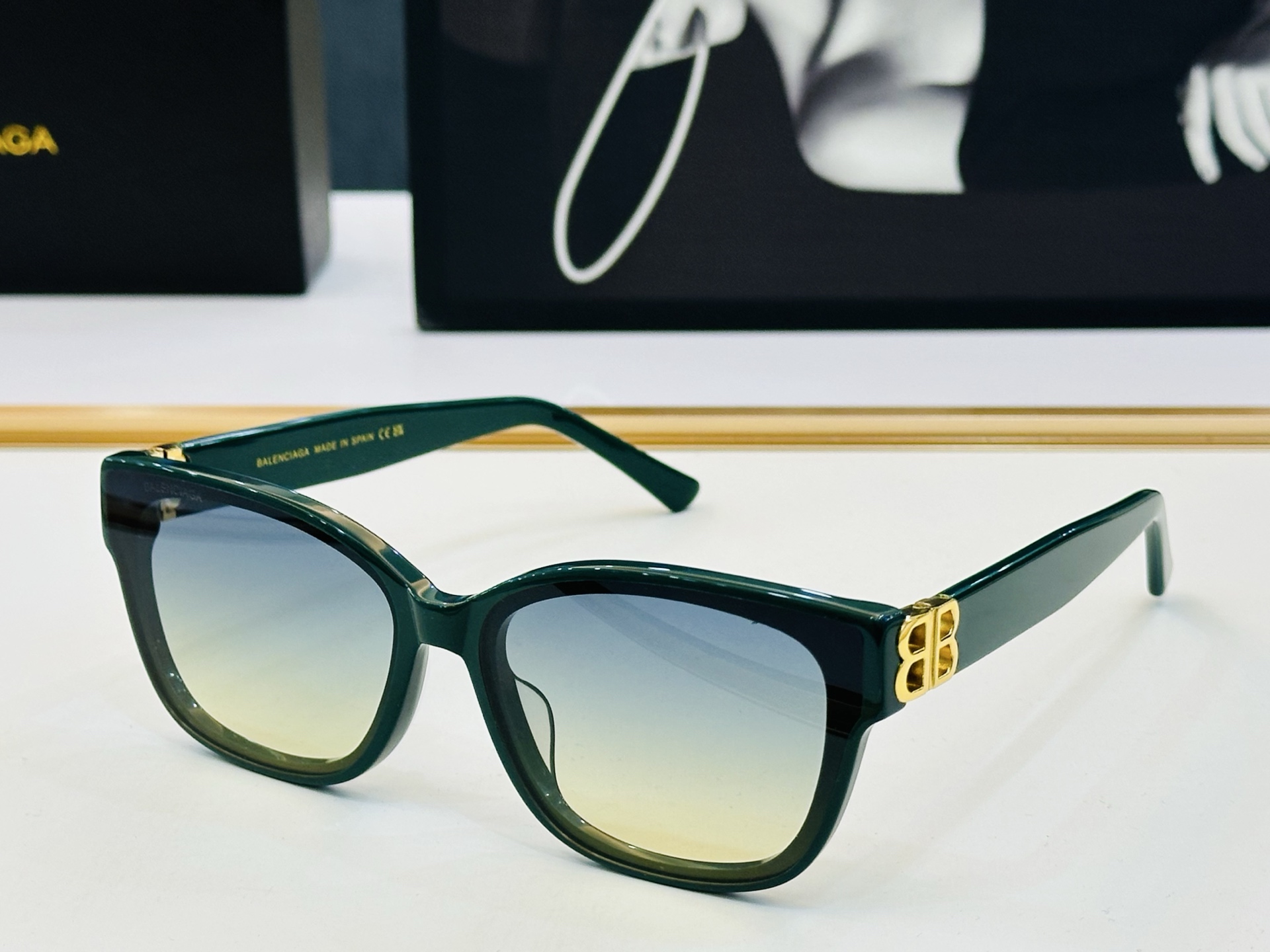 BALENCIAGA巴黎世家 BB0102SA Size：55口18-145 版型很特别的设计让人一眼爱