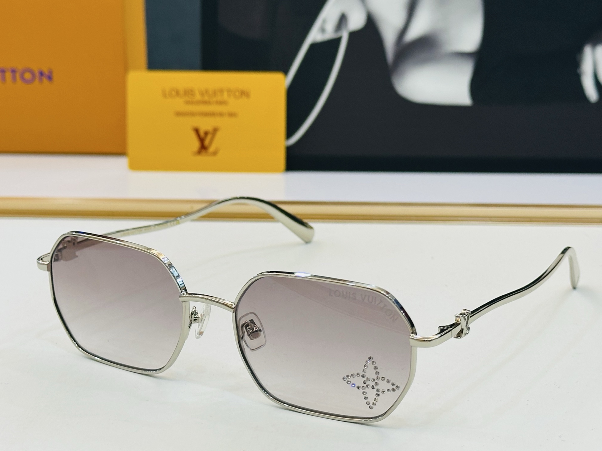 路易家 🎩Z1667LU Size：55口19-145 充满活力的 展现独特个性🌟展现大气的你 K高品质