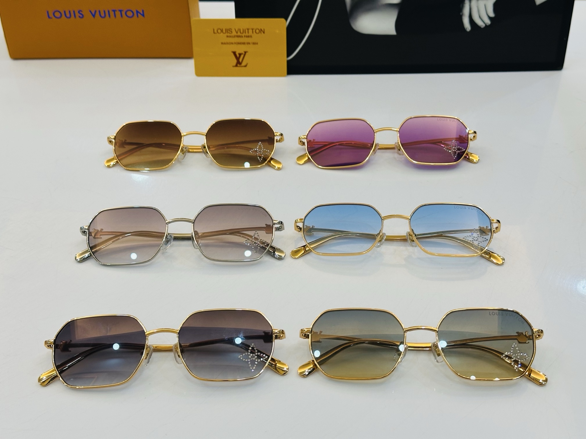 路易家 🎩Z1667LU Size：55口19-145 充满活力的 展现独特个性🌟展现大气的你 K高品质