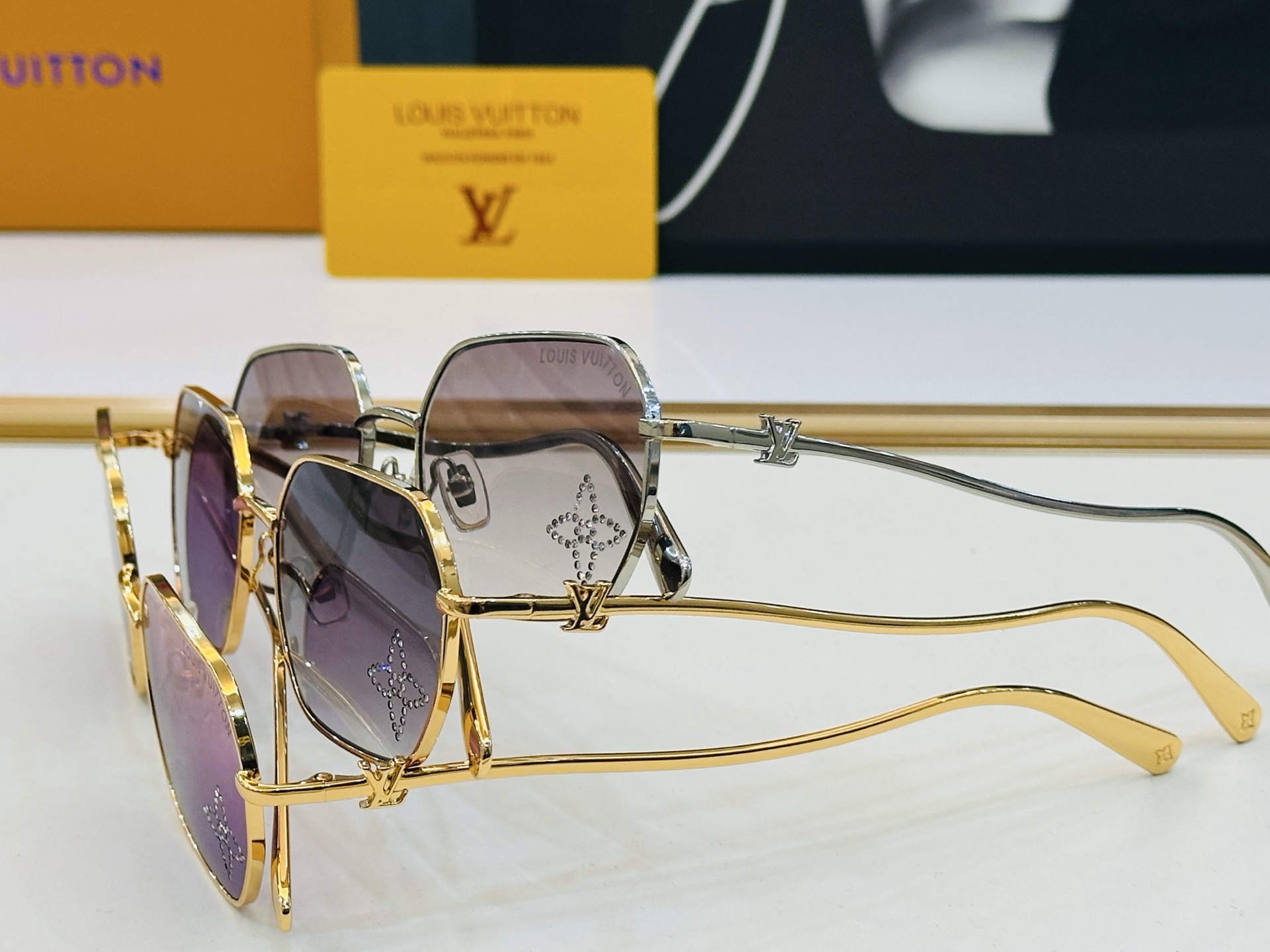 路易家 🎩Z1667LU Size：55口19-145 充满活力的 展现独特个性🌟展现大气的你 K高品质