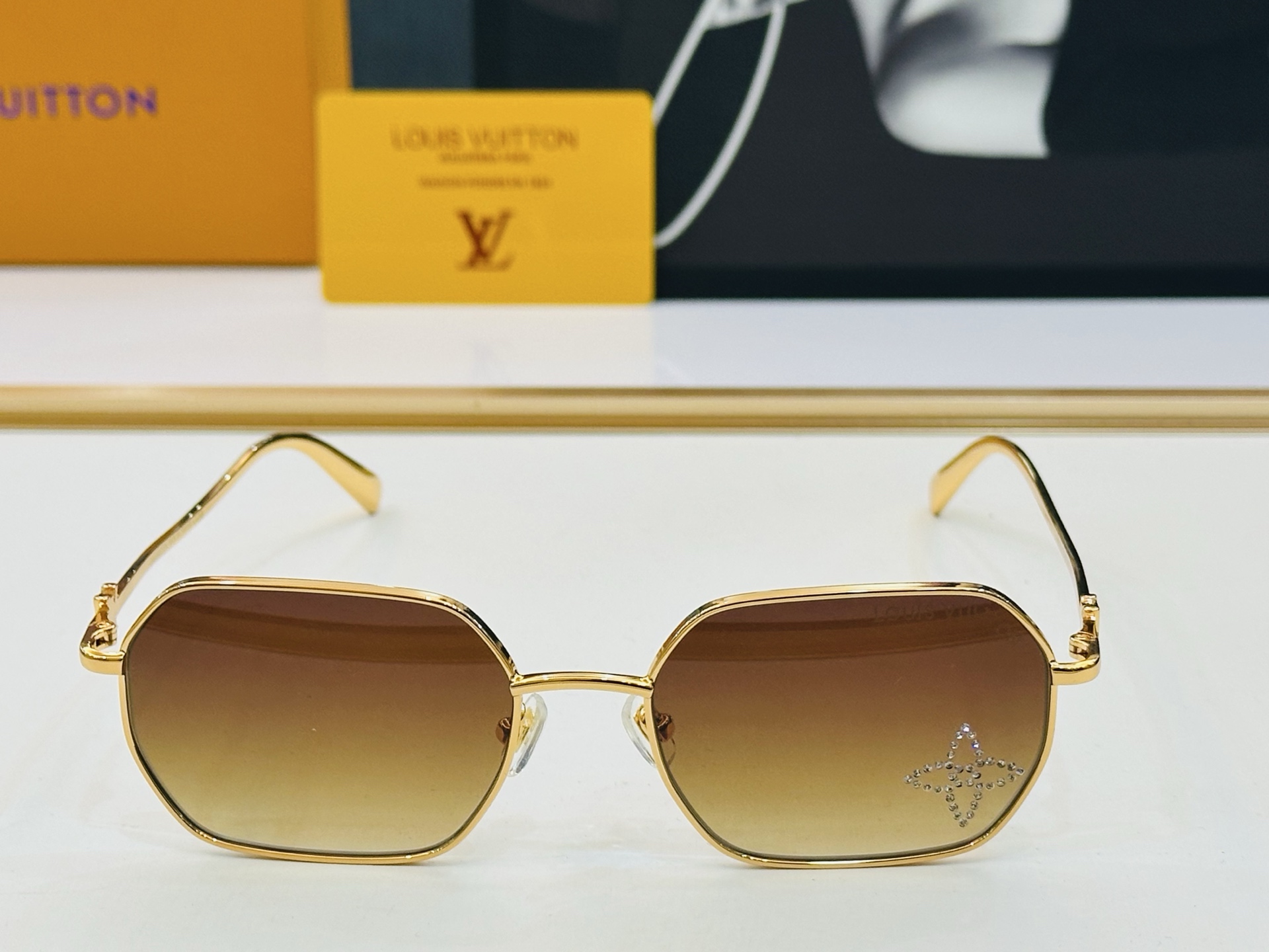 路易家 🎩Z1667LU Size：55口19-145 充满活力的 展现独特个性🌟展现大气的你 K高品质