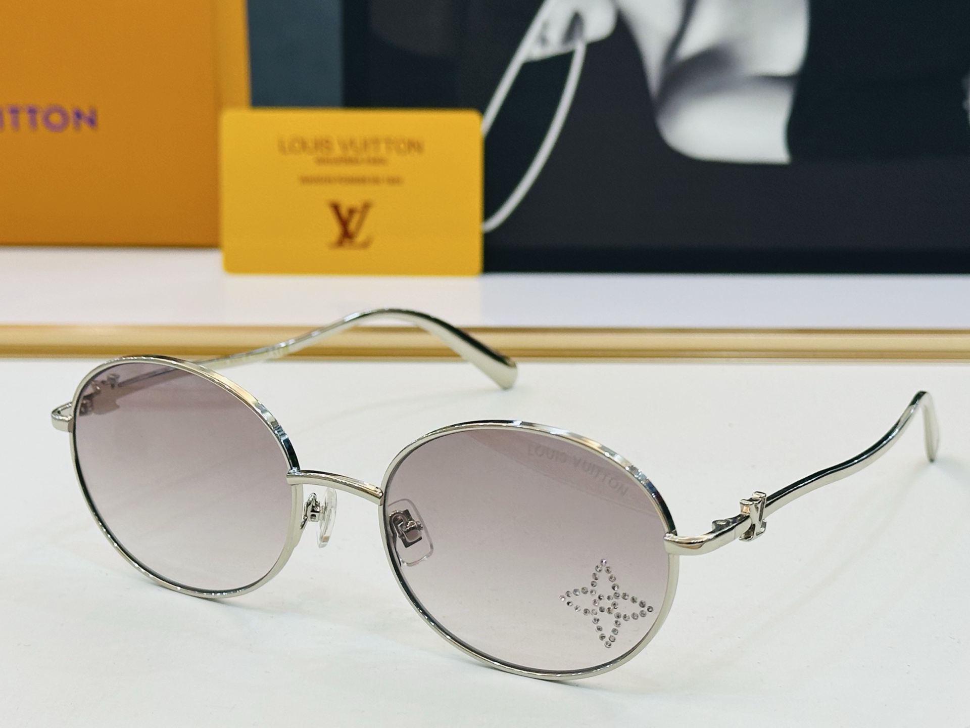 路易家 🎩Z1666LU Size：55口19-145 充满活力的 展现独特个性🌟展现大气的你 K高品质