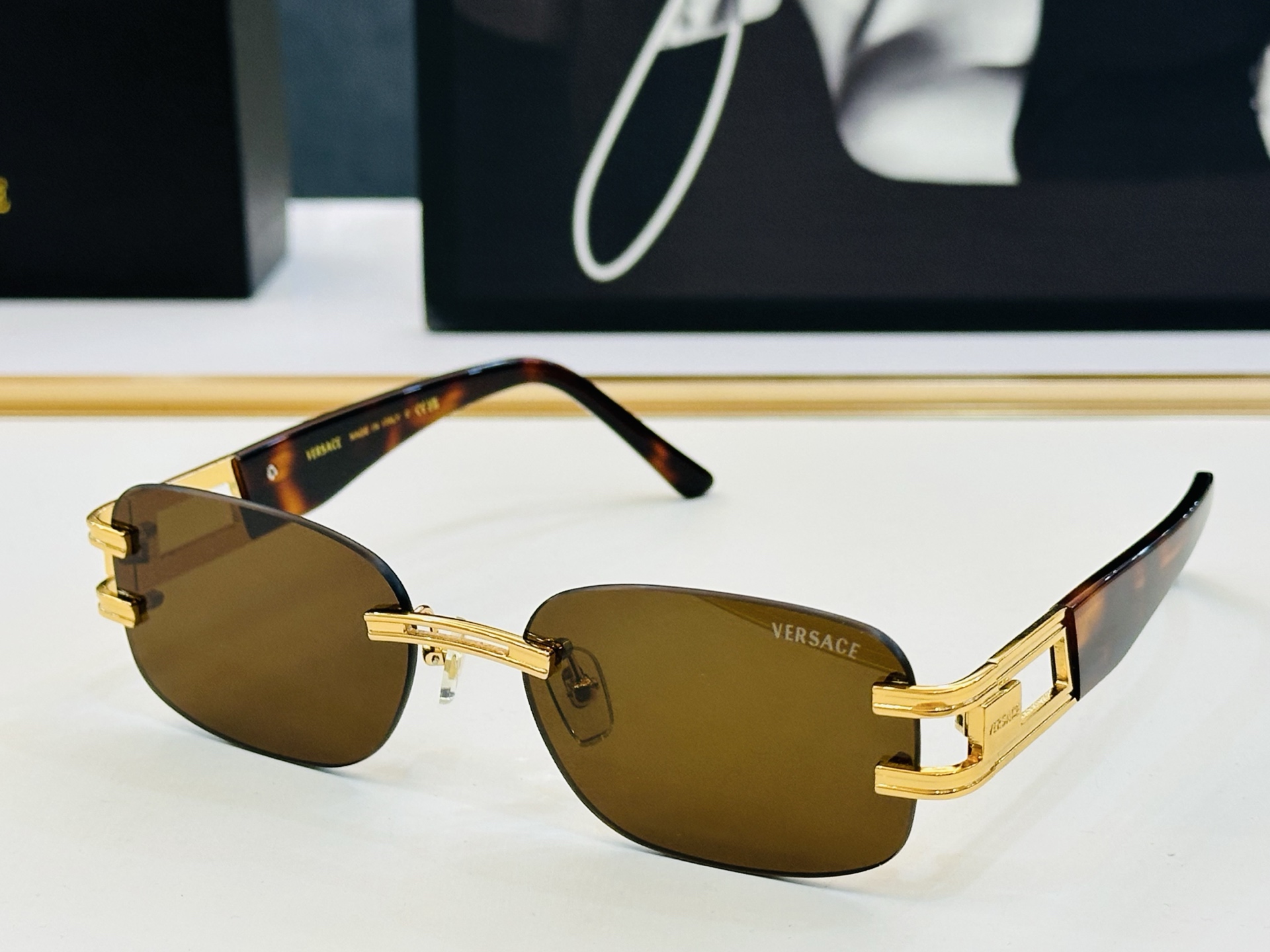 🎉🎉范思家 VERSACE✨✨✨MODEL：MOD051 Size：56口18-142 ✨D有范