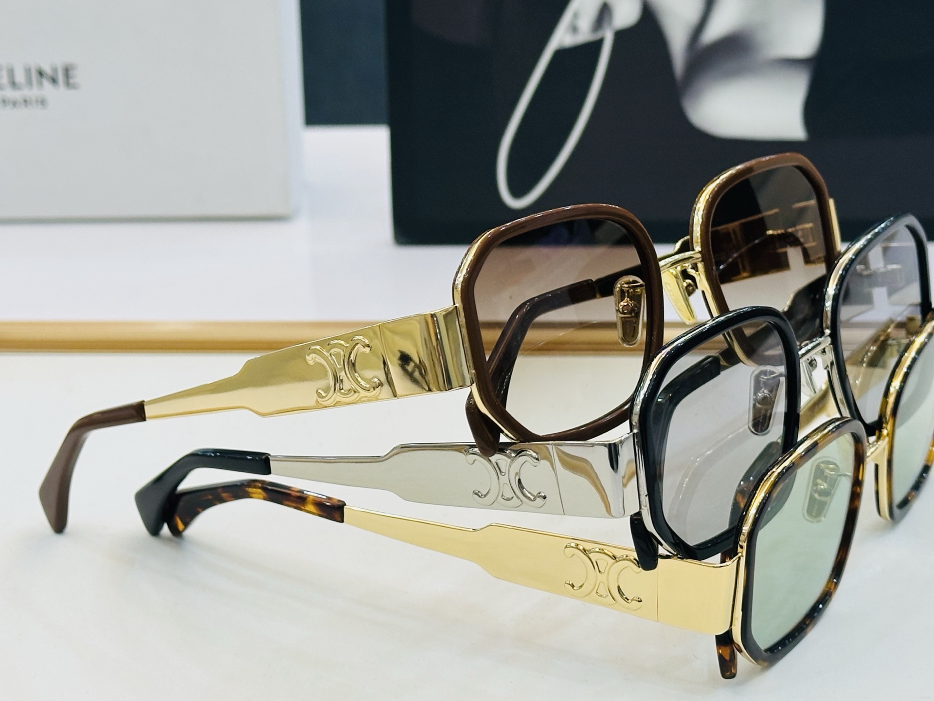 【CELINE】赛琳 CL40332F Size：52口22-145 一直热销的款式 欧美风 L光泽度好