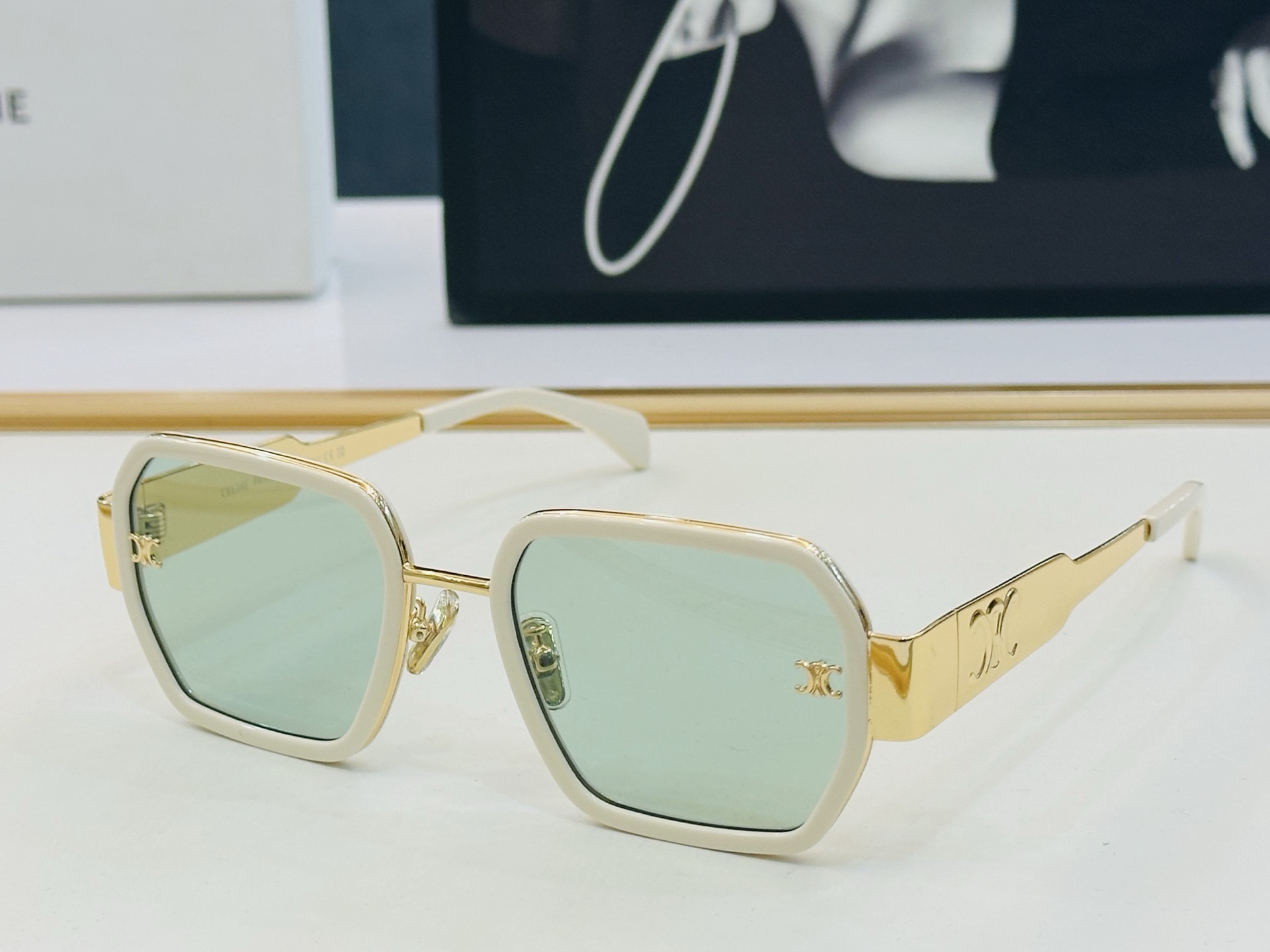 【CELINE】赛琳 CL40333F Size：53口21-145 一直热销的款式 欧美风 L光泽度好