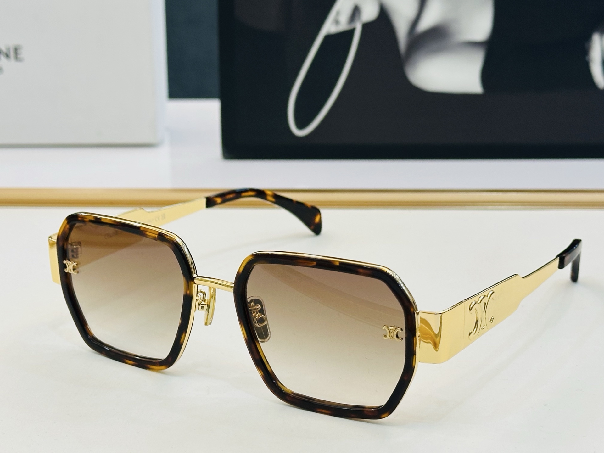 【CELINE】赛琳 CL40333F Size：53口21-145 一直热销的款式 欧美风 L光泽度好