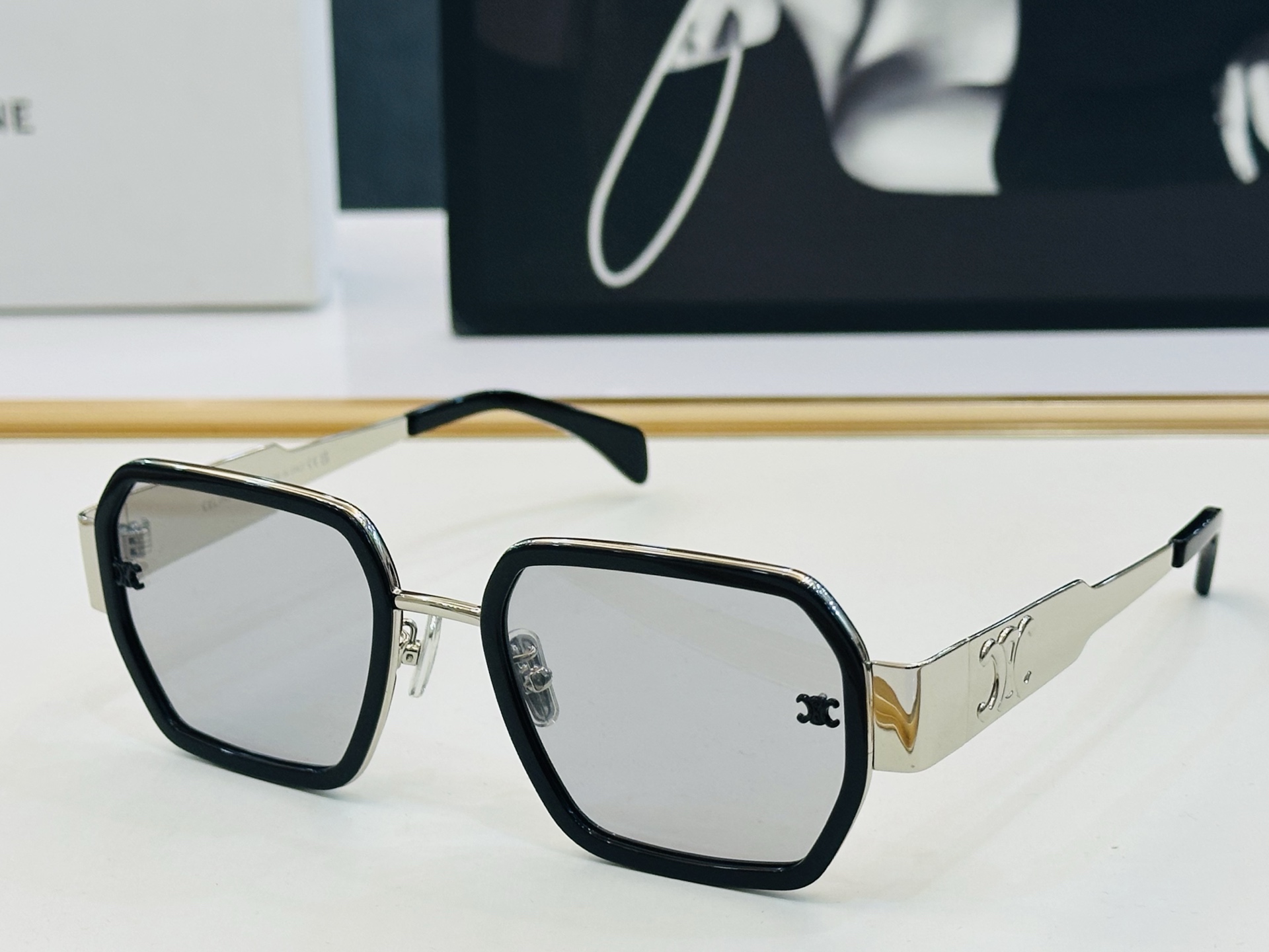 【CELINE】赛琳 CL40333F Size：53口21-145 一直热销的款式 欧美风 L光泽度好