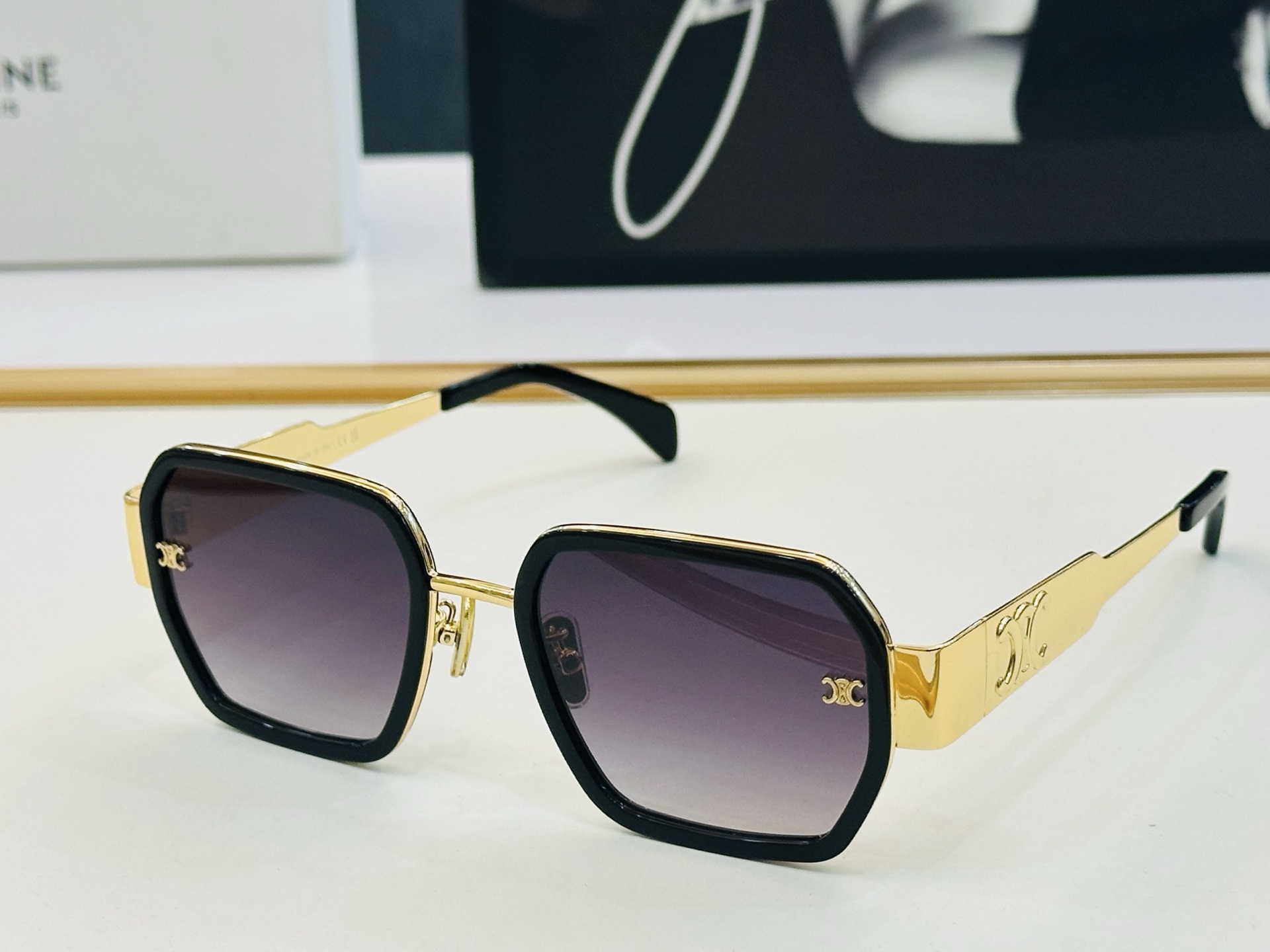 【CELINE】赛琳 CL40333F Size：53口21-145 一直热销的款式 欧美风 L光泽度好