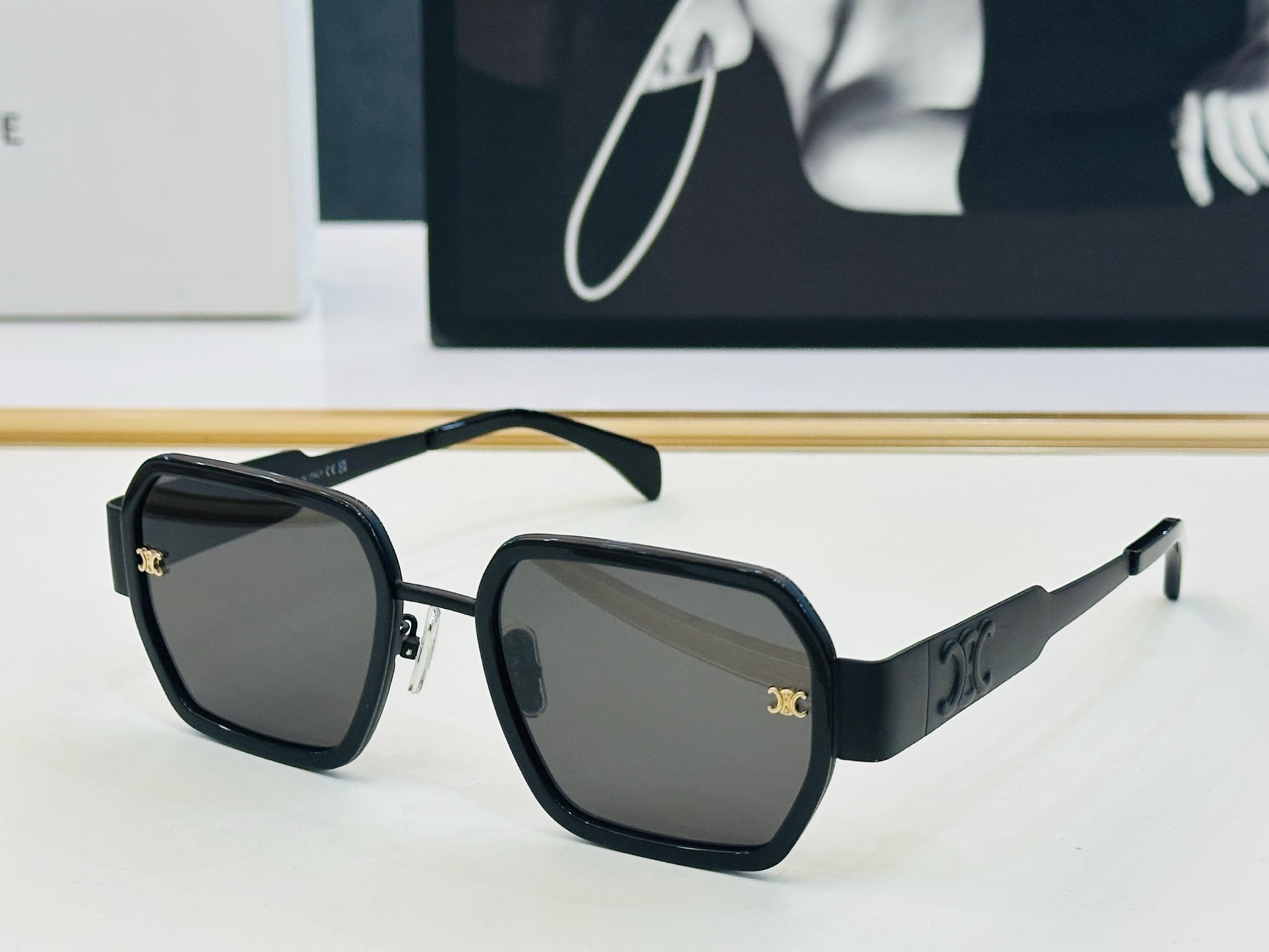 【CELINE】赛琳 CL40333F Size：53口21-145 一直热销的款式 欧美风 L光泽度好