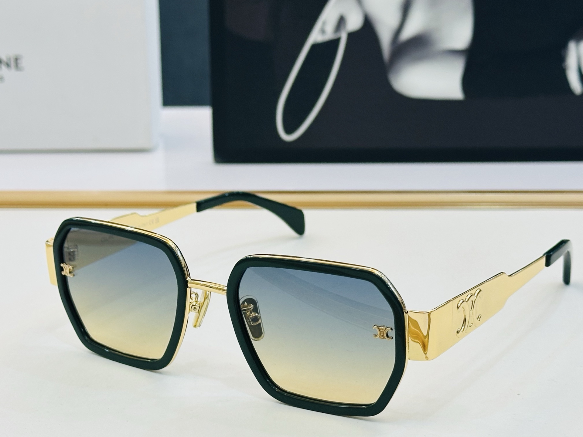 【CELINE】赛琳 CL40333F Size：53口21-145 一直热销的款式 欧美风 L光泽度好