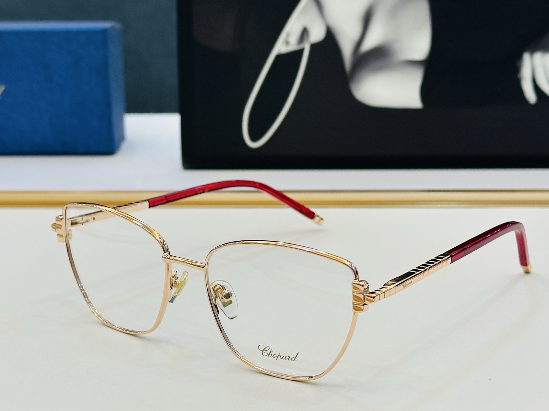 原版 ChoPard肖邦 MODEL: VCHL98 Size：55口18-142 以现代时尚的设计风格