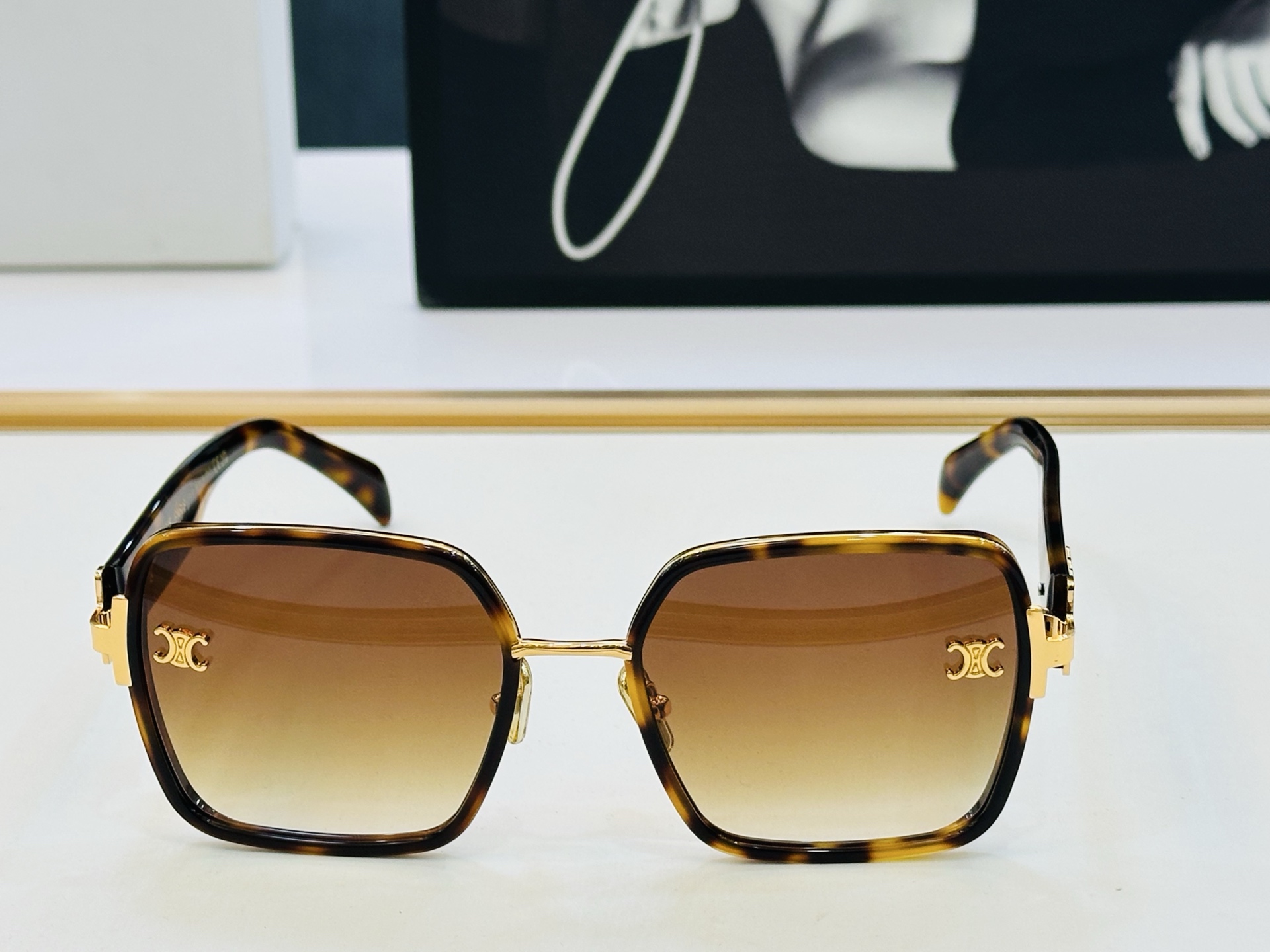 【CELINE】赛琳 CL1464LU Size：57口20-145 一直热销的款式，欧美风 光泽度好 