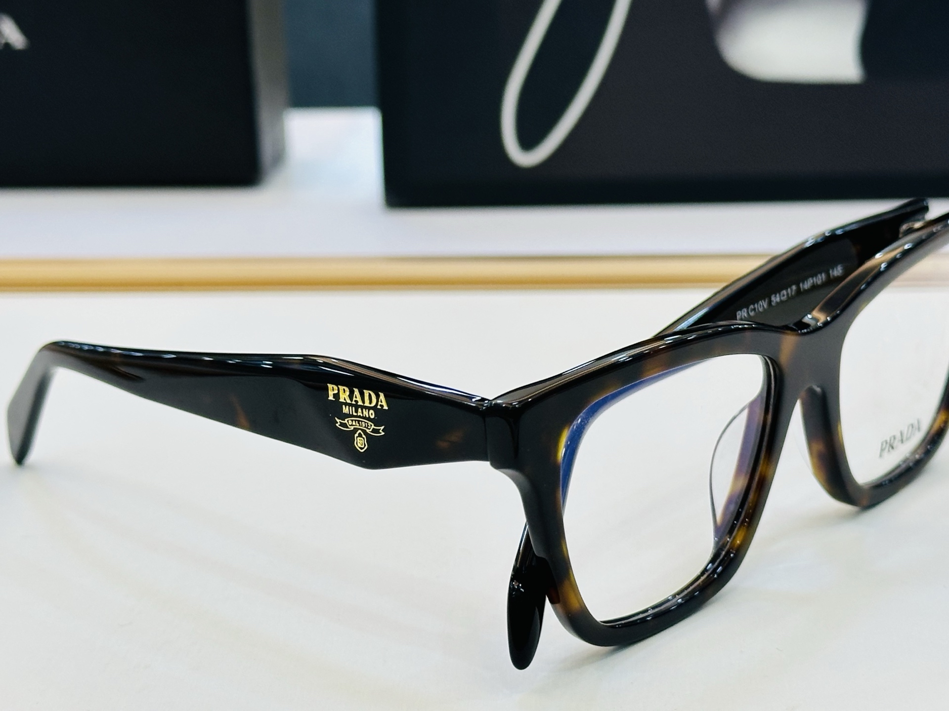 🔺PRAD*🔻普家 PR C10V Size：54口17-145 眼镜系列堪称精湛制作 彰显独特个 C最