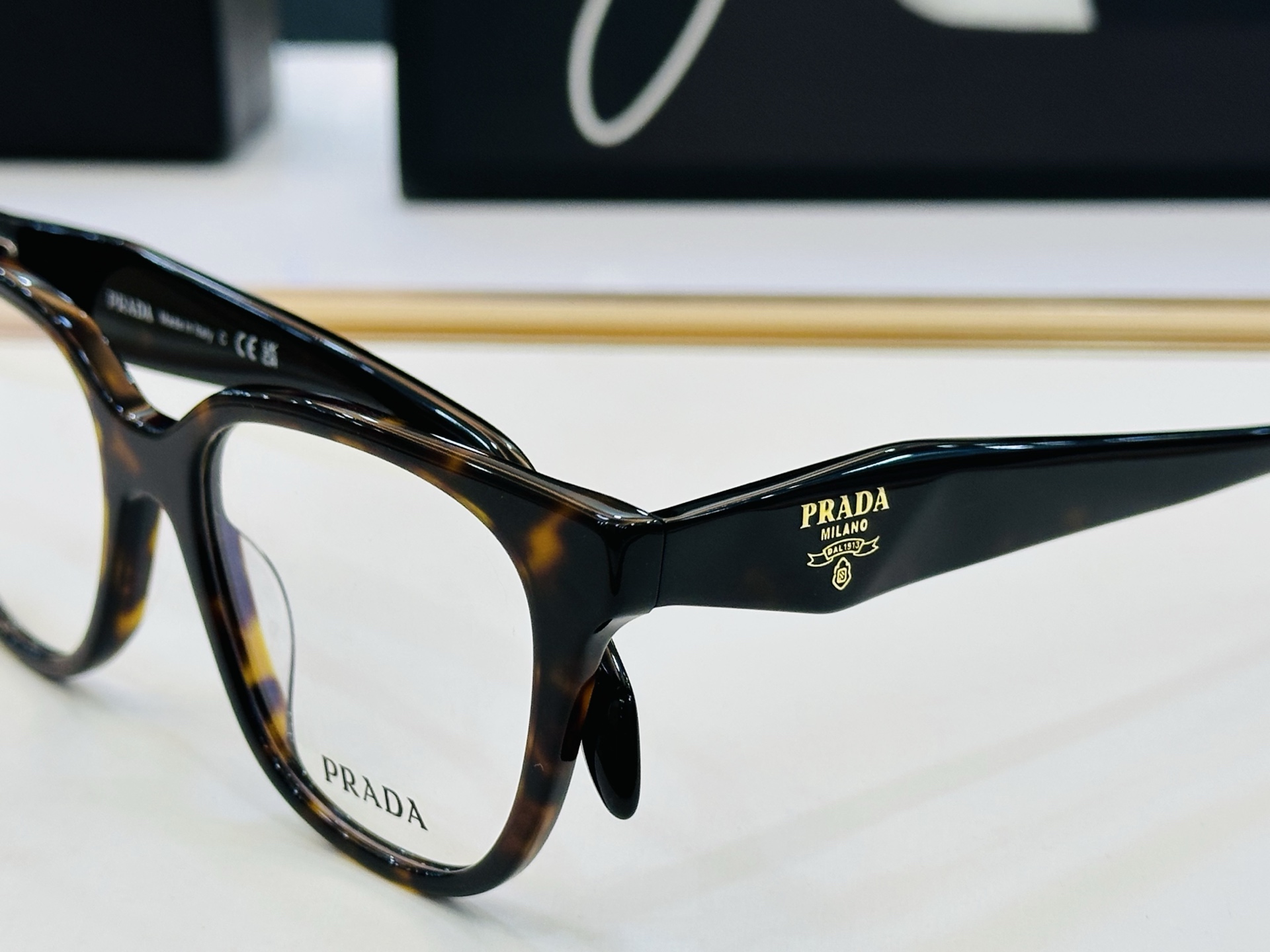 🔺PRAD*🔻普家 PR C11V Size：54口18-145 眼镜系列堪称精湛制作 彰显独特个 C最