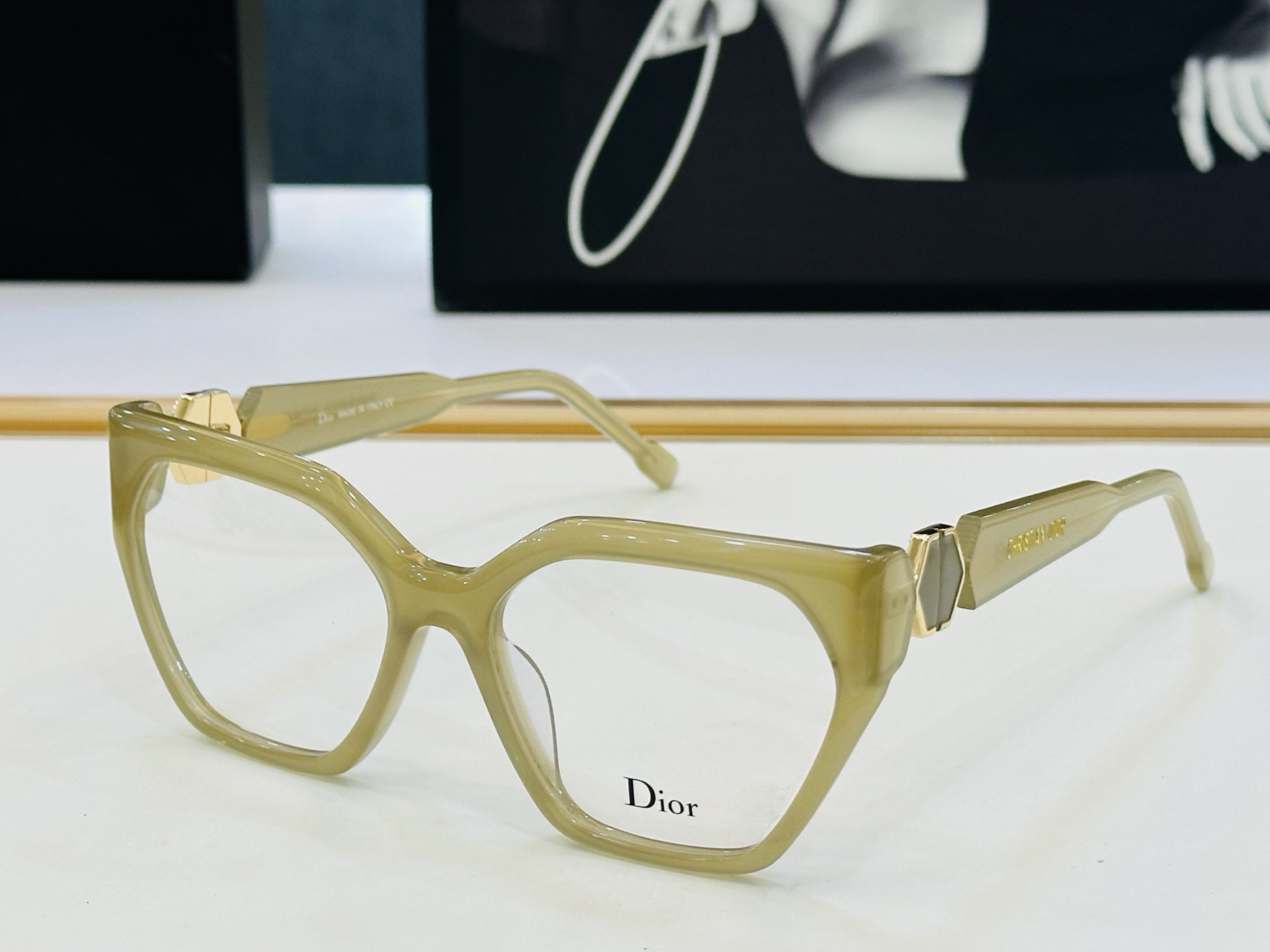 推荐 Dio* 迪家 VPS Size：55口17-140 时尚达人超爱💞 L时尚百搭 配光架