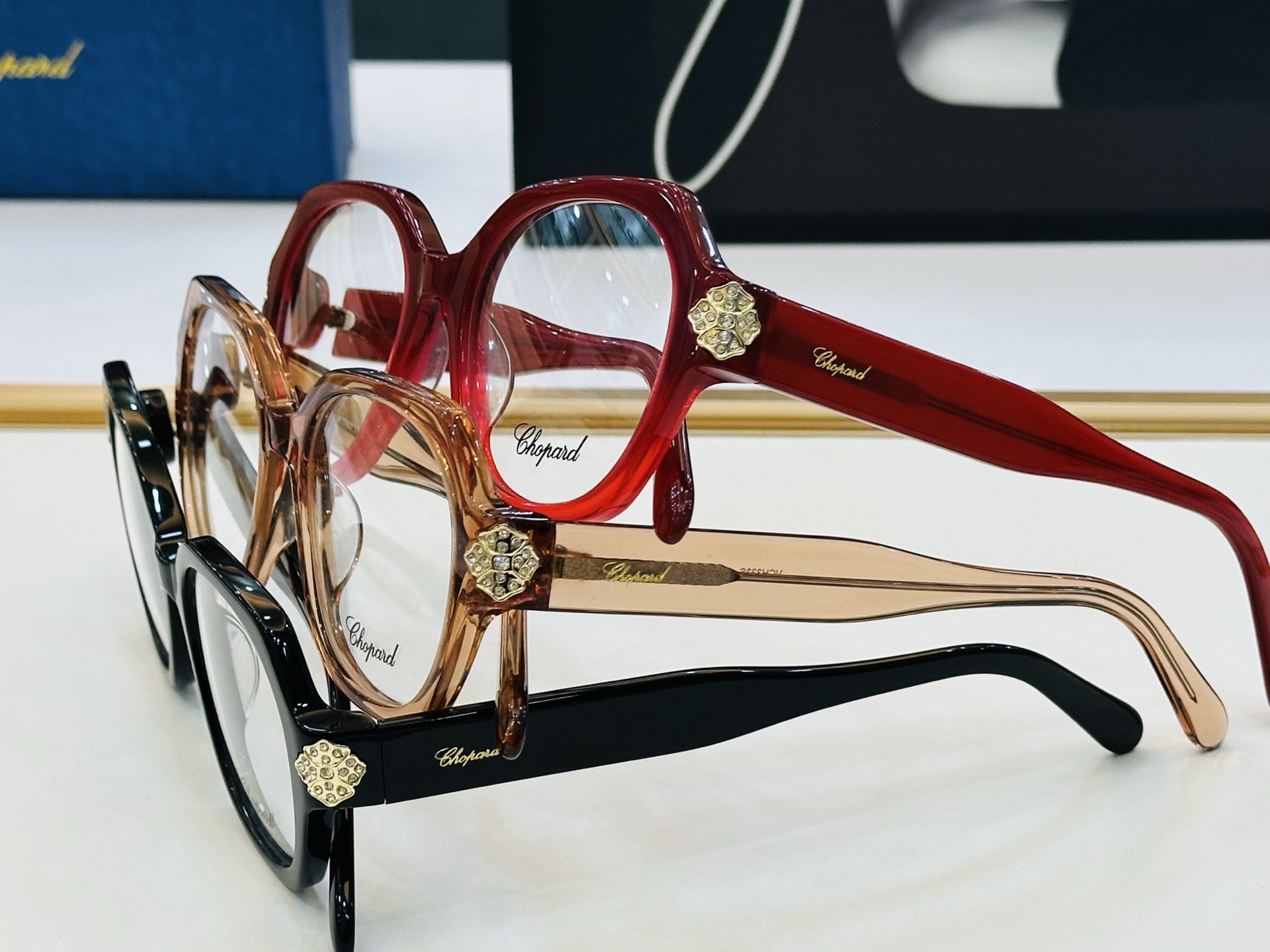 原版 ChoPard肖邦 MODEL: VCH333S Size：51口19-145 以现代时尚的设计风