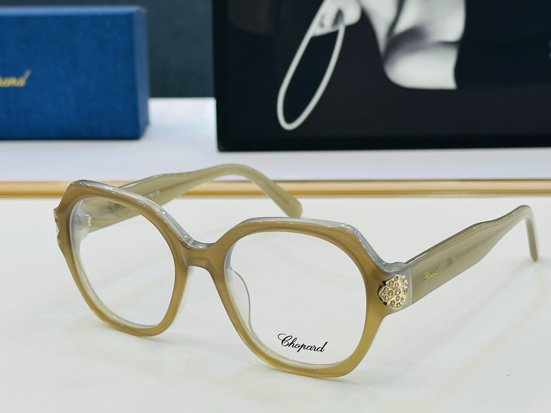 原版 ChoPard肖邦 MODEL: VCH333S Size：51口19-145 以现代时尚的设计风