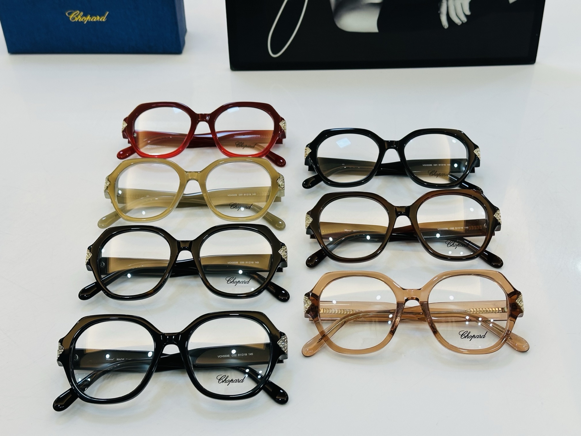 原版 ChoPard肖邦 MODEL: VCH333S Size：51口19-145 以现代时尚的设计风