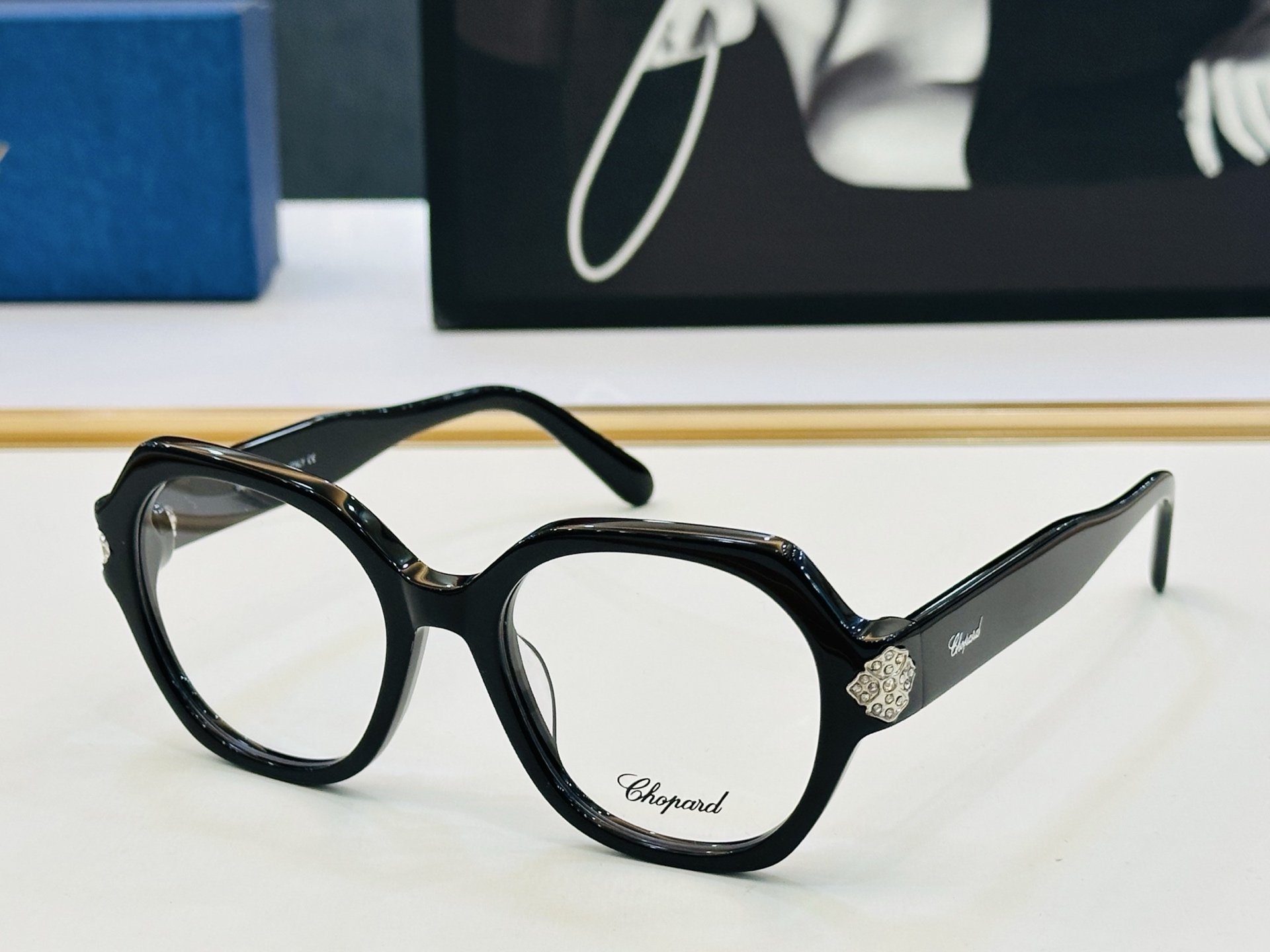 原版 ChoPard肖邦 MODEL: VCH333S Size：51口19-145 以现代时尚的设计风