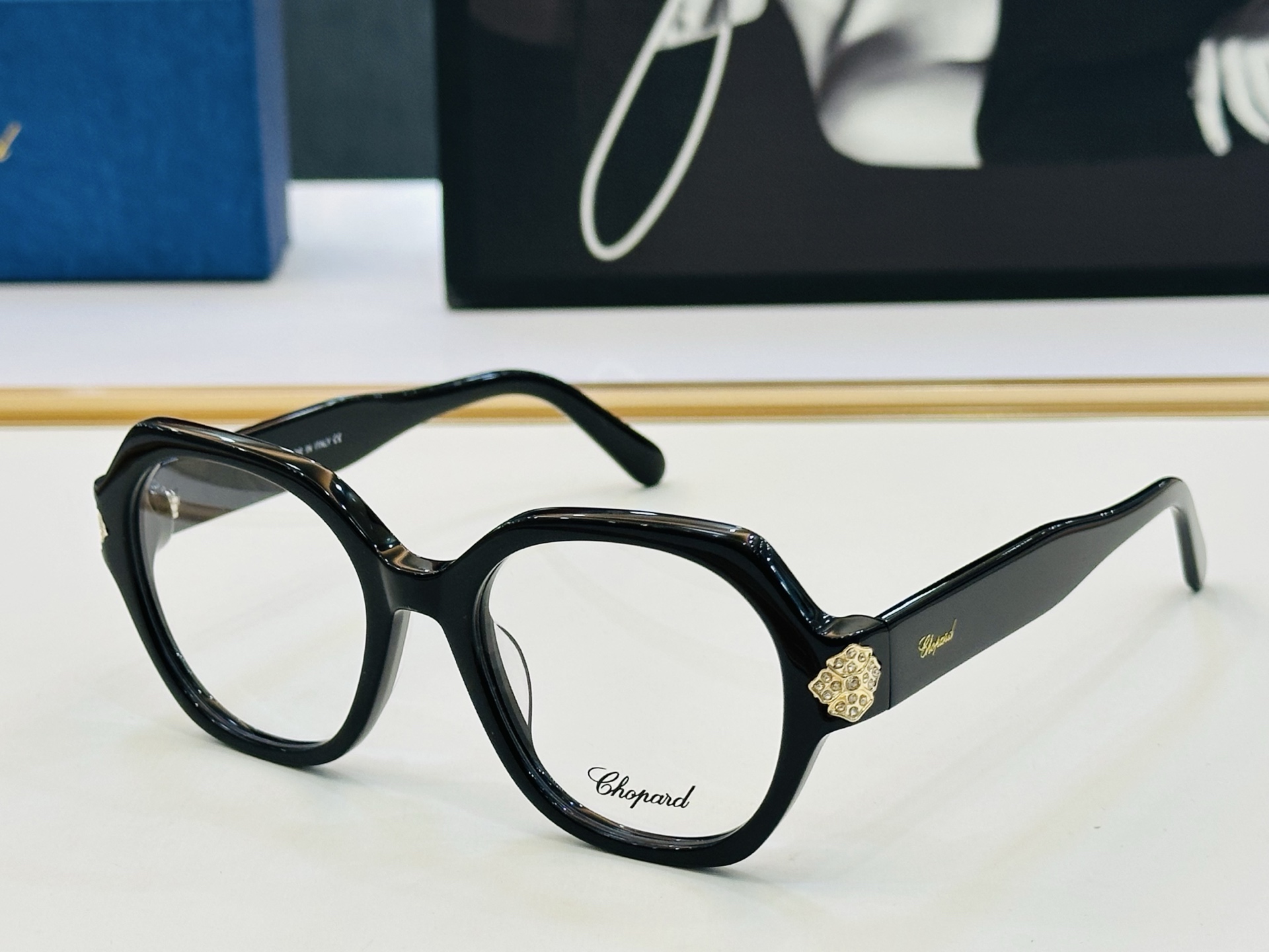 原版 ChoPard肖邦 MODEL: VCH333S Size：51口19-145 以现代时尚的设计风