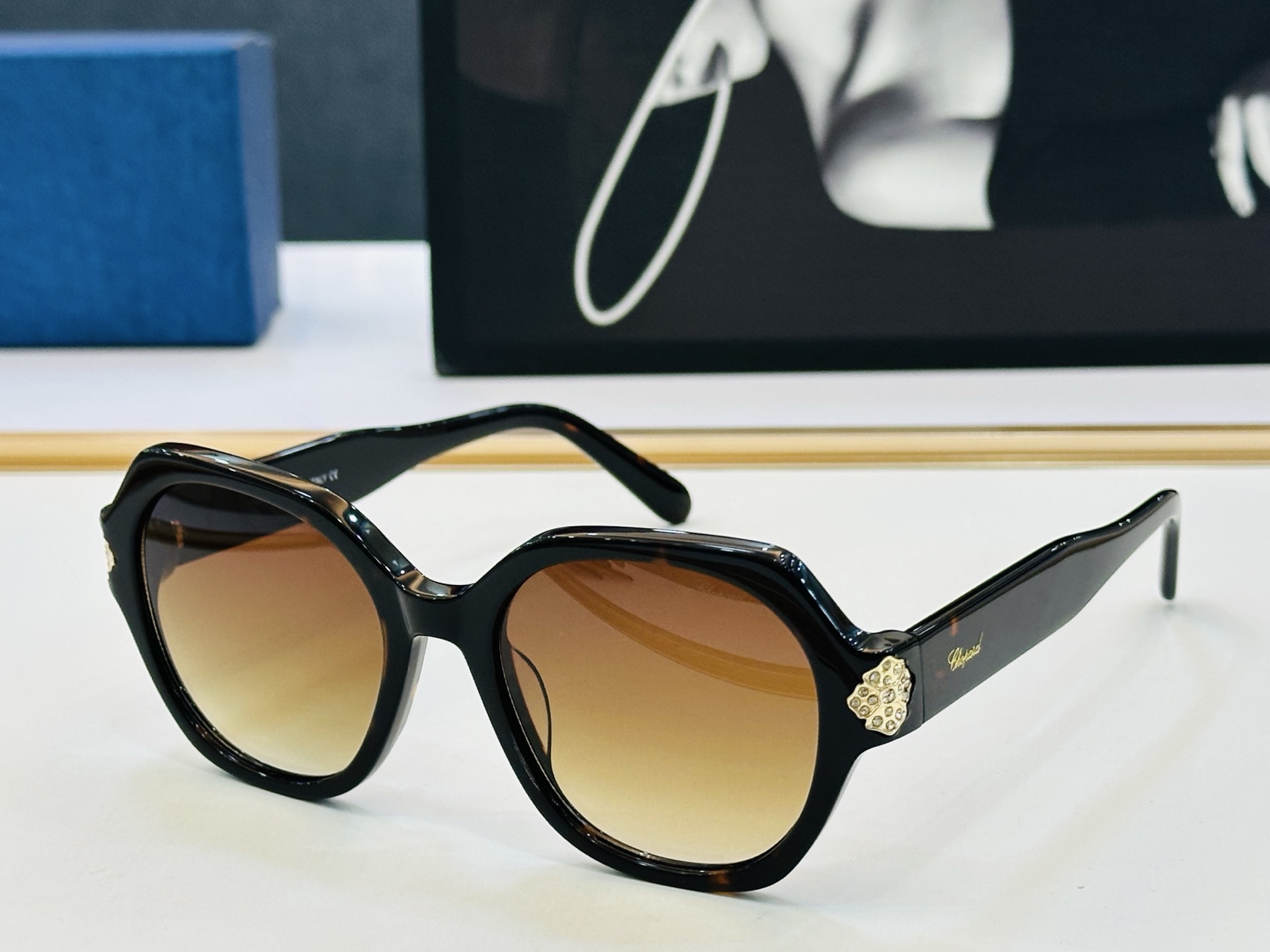 原版 ChoPard肖邦 MODEL: VCH333S Size：51口19-145 以现代时尚的设计风