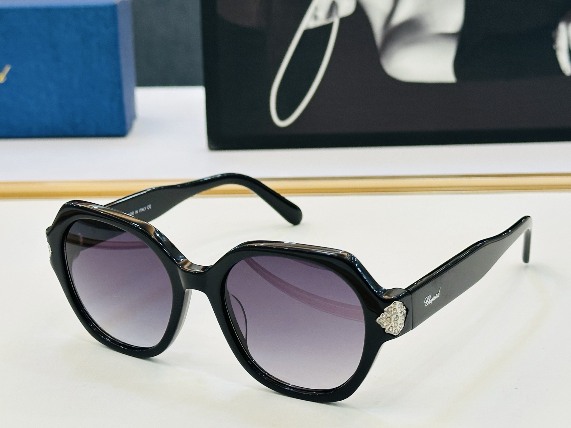 原版 ChoPard肖邦 MODEL: VCH333S Size：51口19-145 以现代时尚的设计风