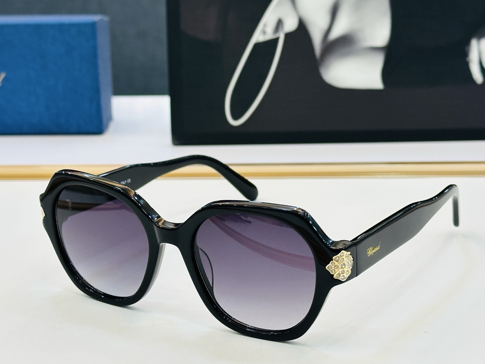 原版 ChoPard肖邦 MODEL: VCH333S Size：51口19-145 以现代时尚的设计风