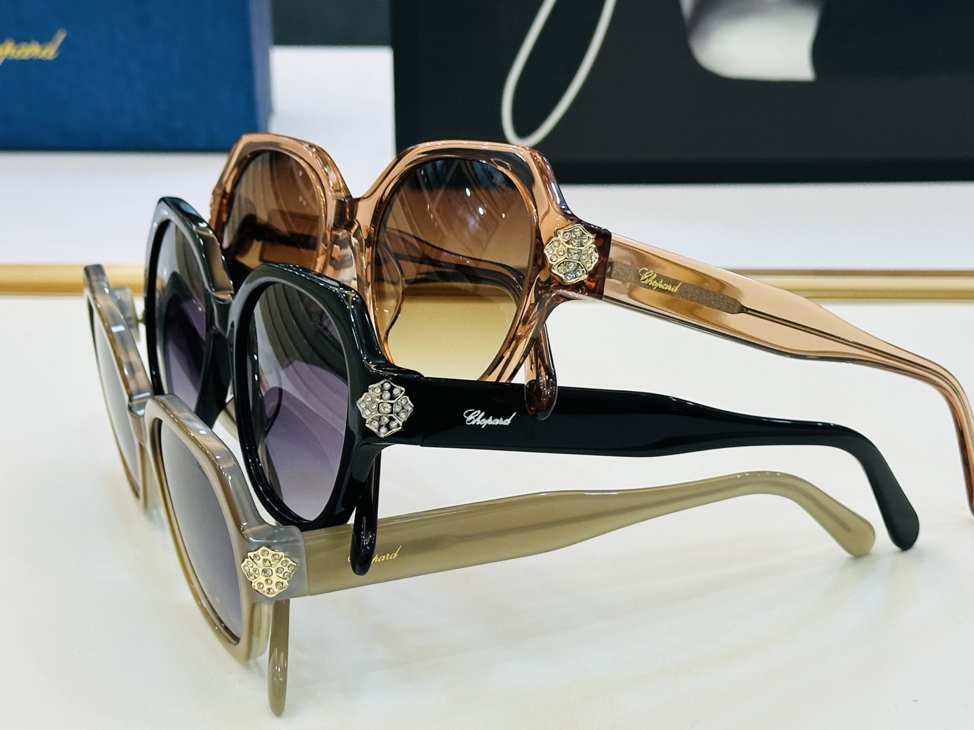 原版 ChoPard肖邦 MODEL: VCH333S Size：51口19-145 以现代时尚的设计风